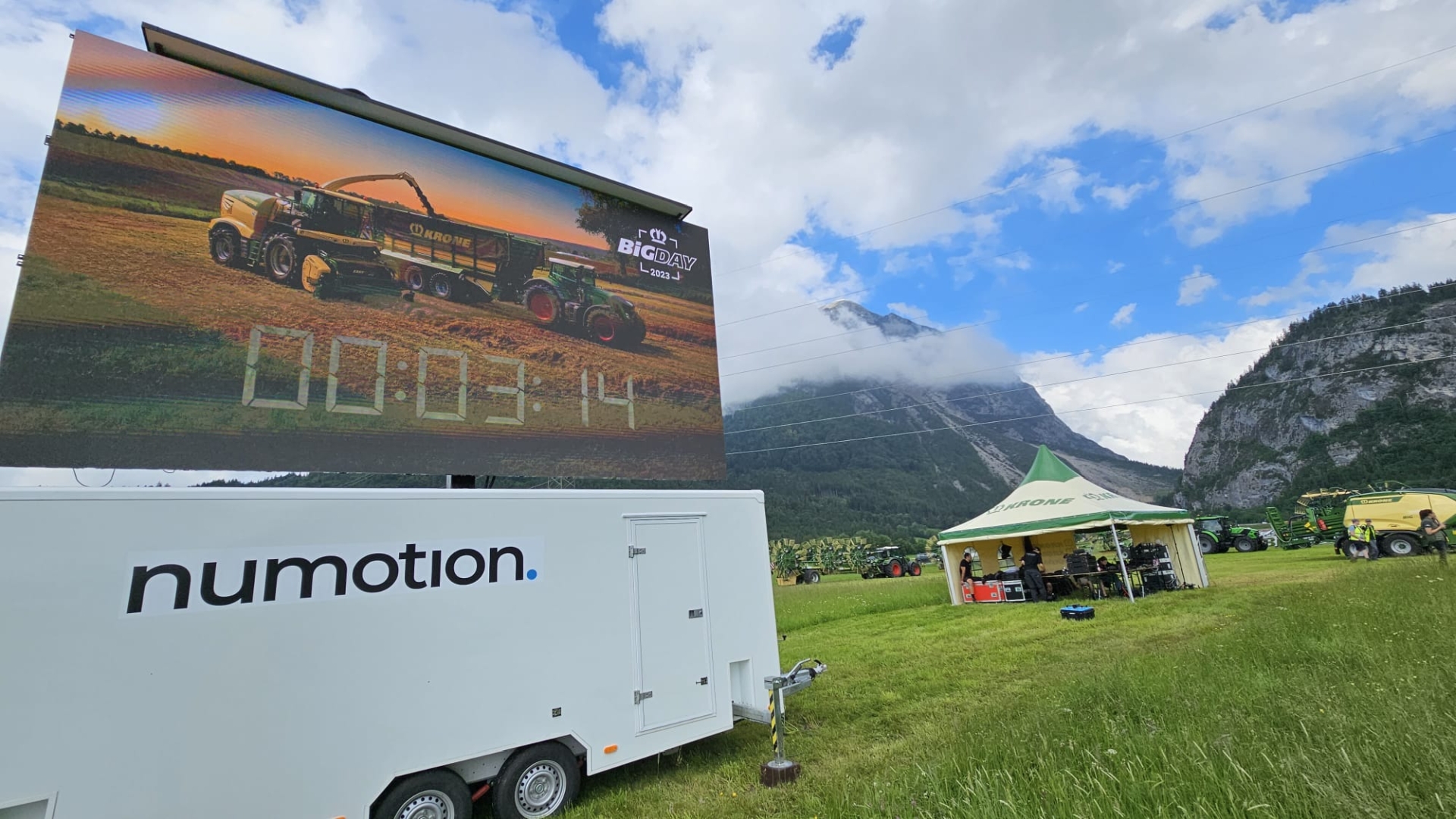 LED WALL TRAILER mieten in St. Georgen im Attergau – bis 25 m² – 2