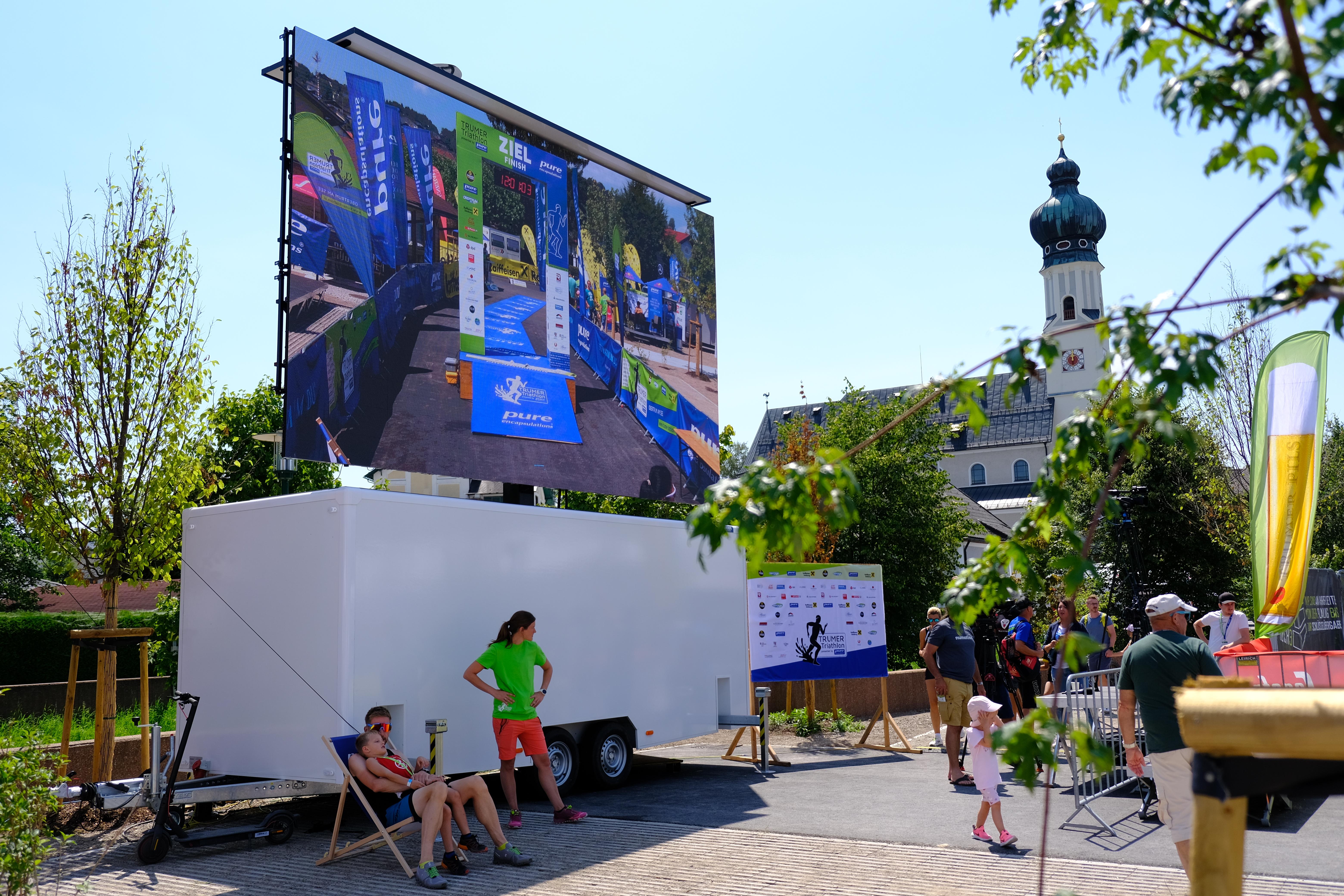 LED WALL TRAILER mieten in St. Georgen im Attergau – bis 25 m²