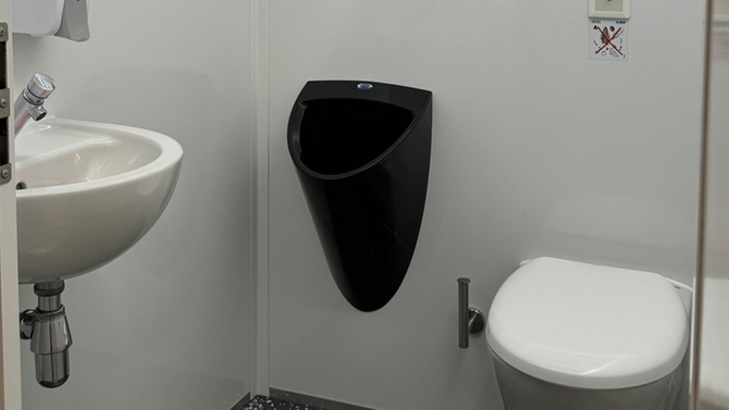 Toilettenwagen 100% Autark mieten in Ulm – 1600 – 3