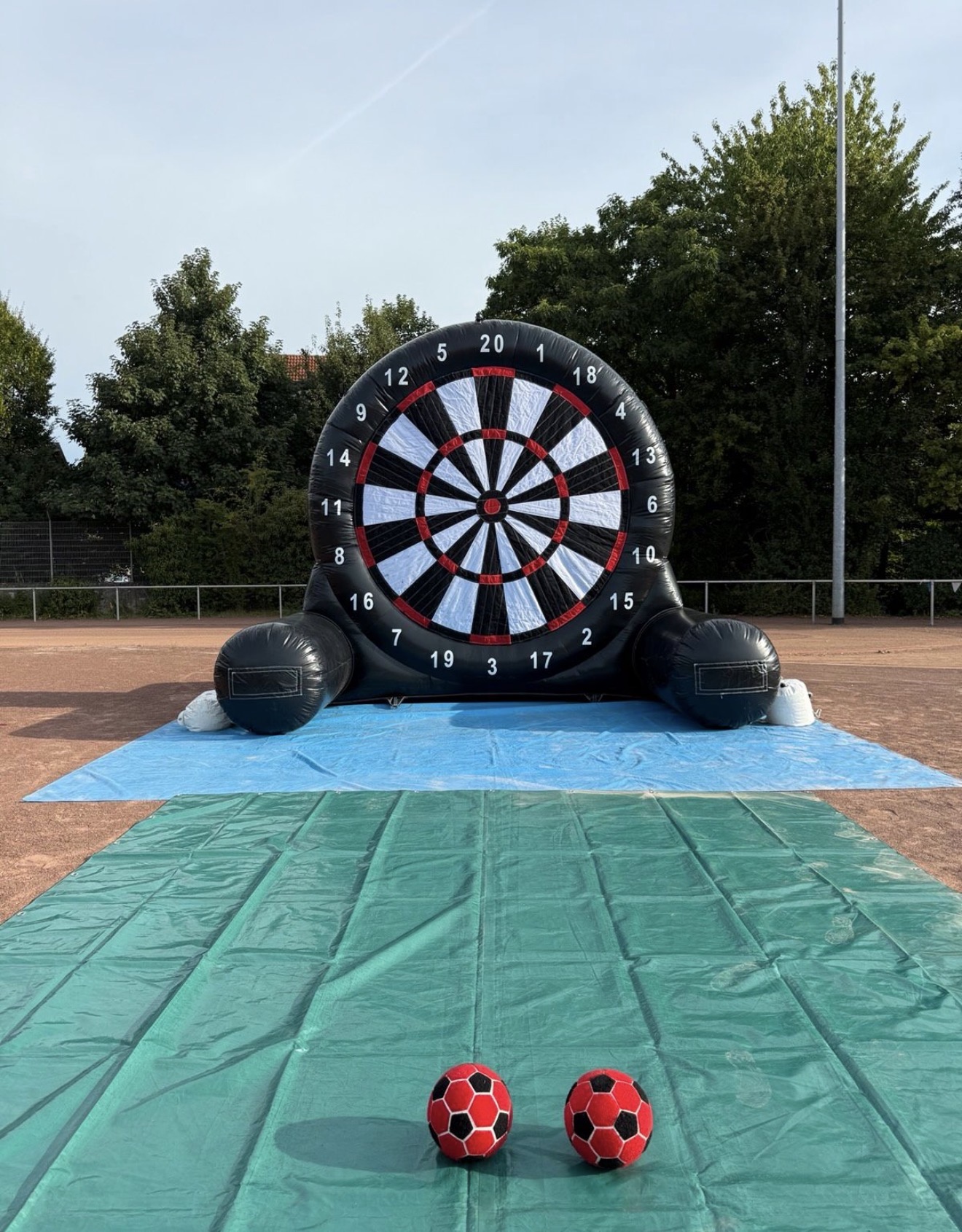 Fußballdart XXL passend zu Hüpfburg mieten in Köln