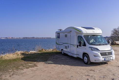 Caravan Free Living M 740 SL Wohnmobil mieten in Stralsund – Teilintegriert – 3