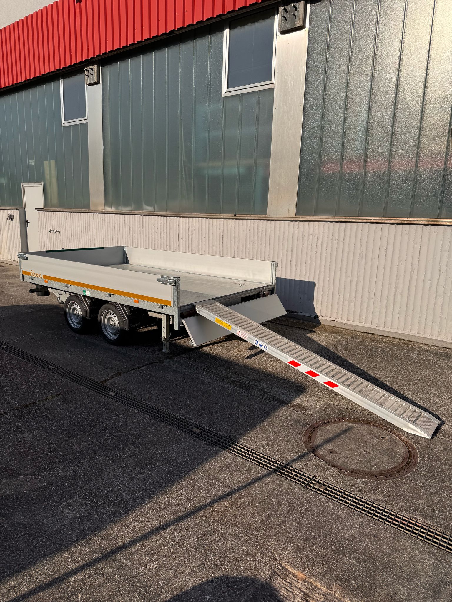 EDUARD Rückwärtskipper mieten in Rudersberg – 2.700 kg Nutzlast – 3