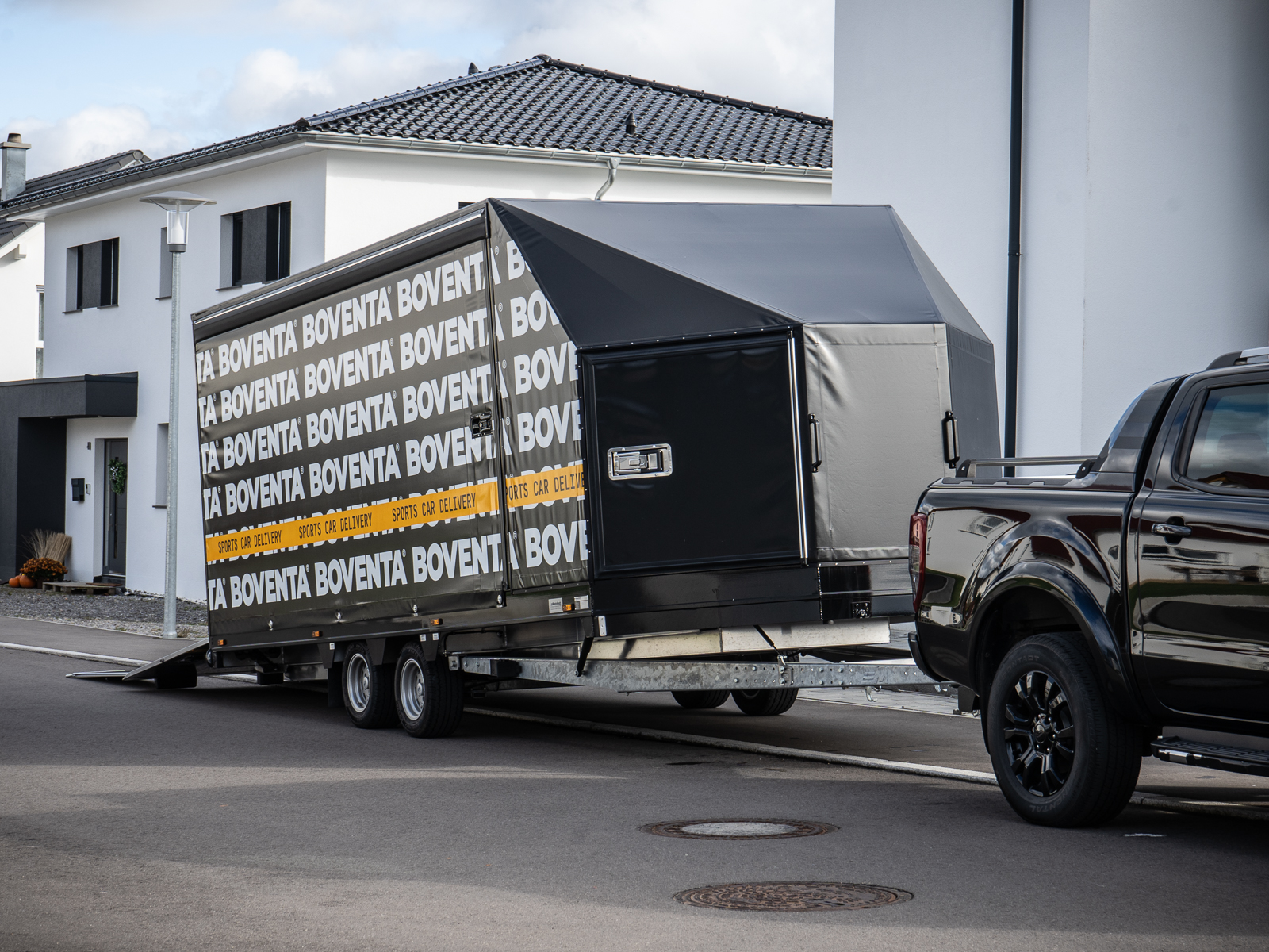 Autotransporter Anhänger geschlossen, Sportwagen geeignet mieten in Rosenfeld – 5