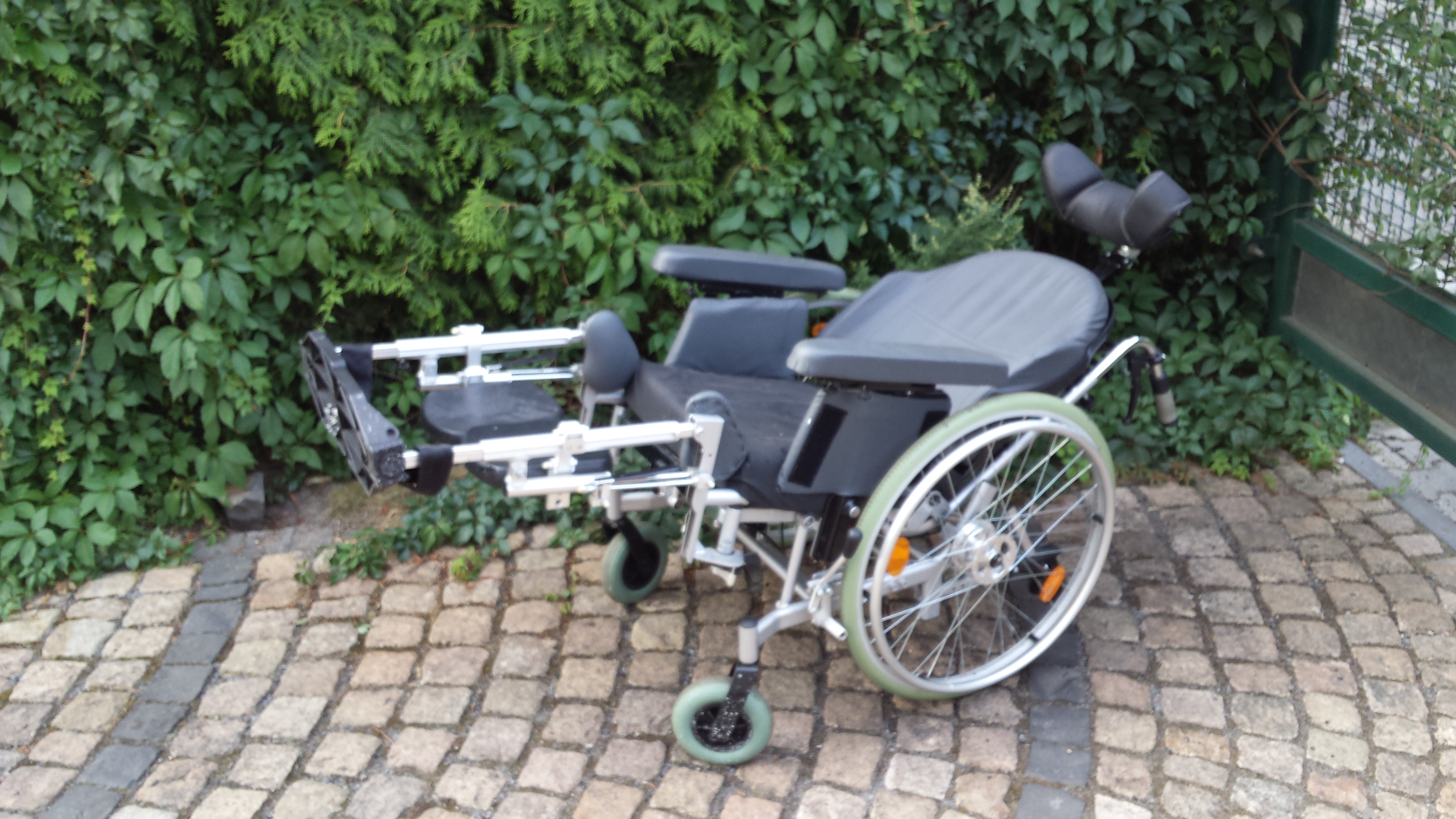 Rollstuhl mieten in Berlin – Standardrollstuhl/Faltrollstuhl – Thumbnail 8
