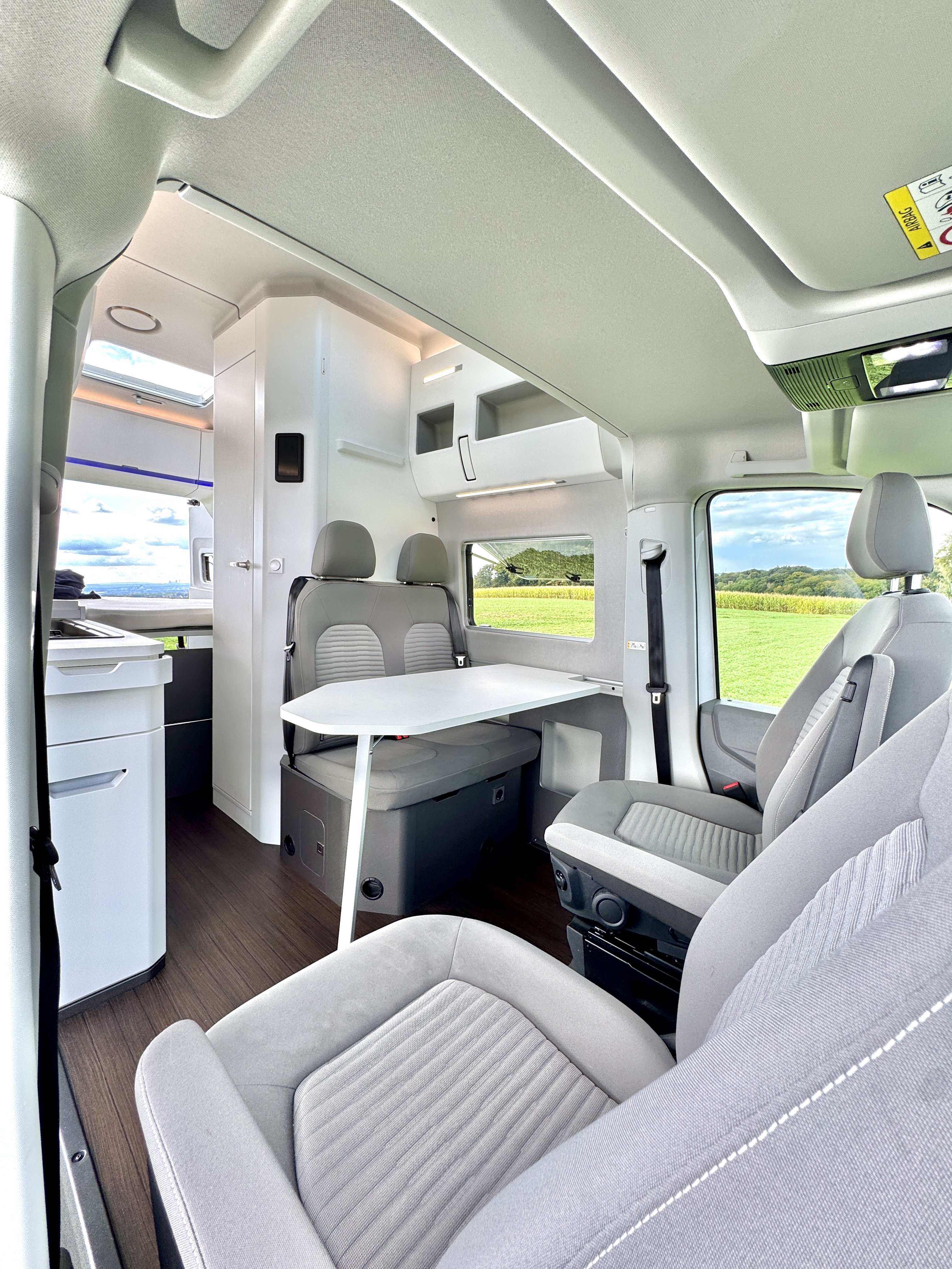 VW Crafter 2025 – Camper für 4 Personen mieten in Monheim am Rhein – Diesel – Thumbnail 11