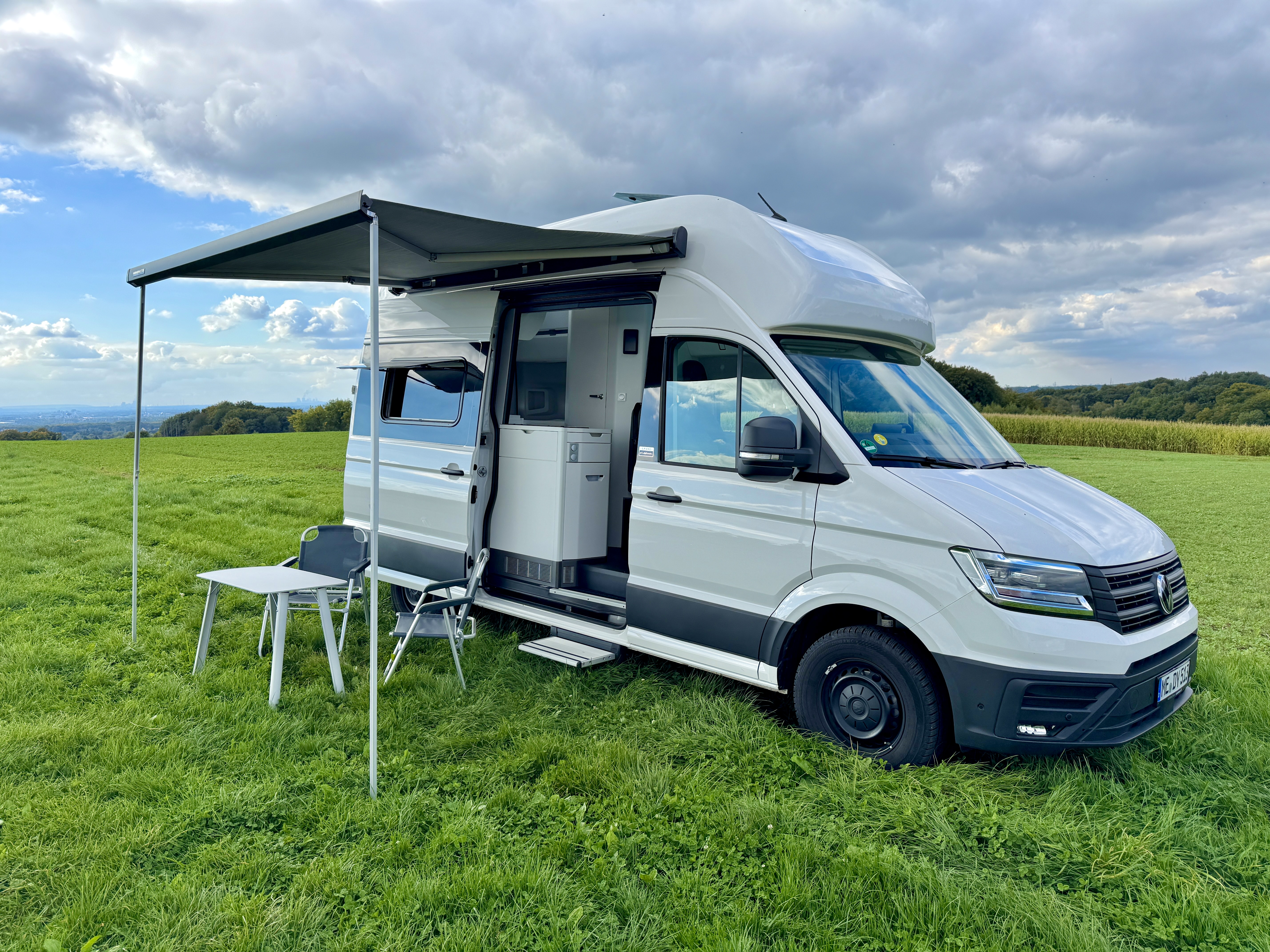 VW Crafter 2025 – Camper für 4 Personen mieten in Monheim am Rhein – Diesel