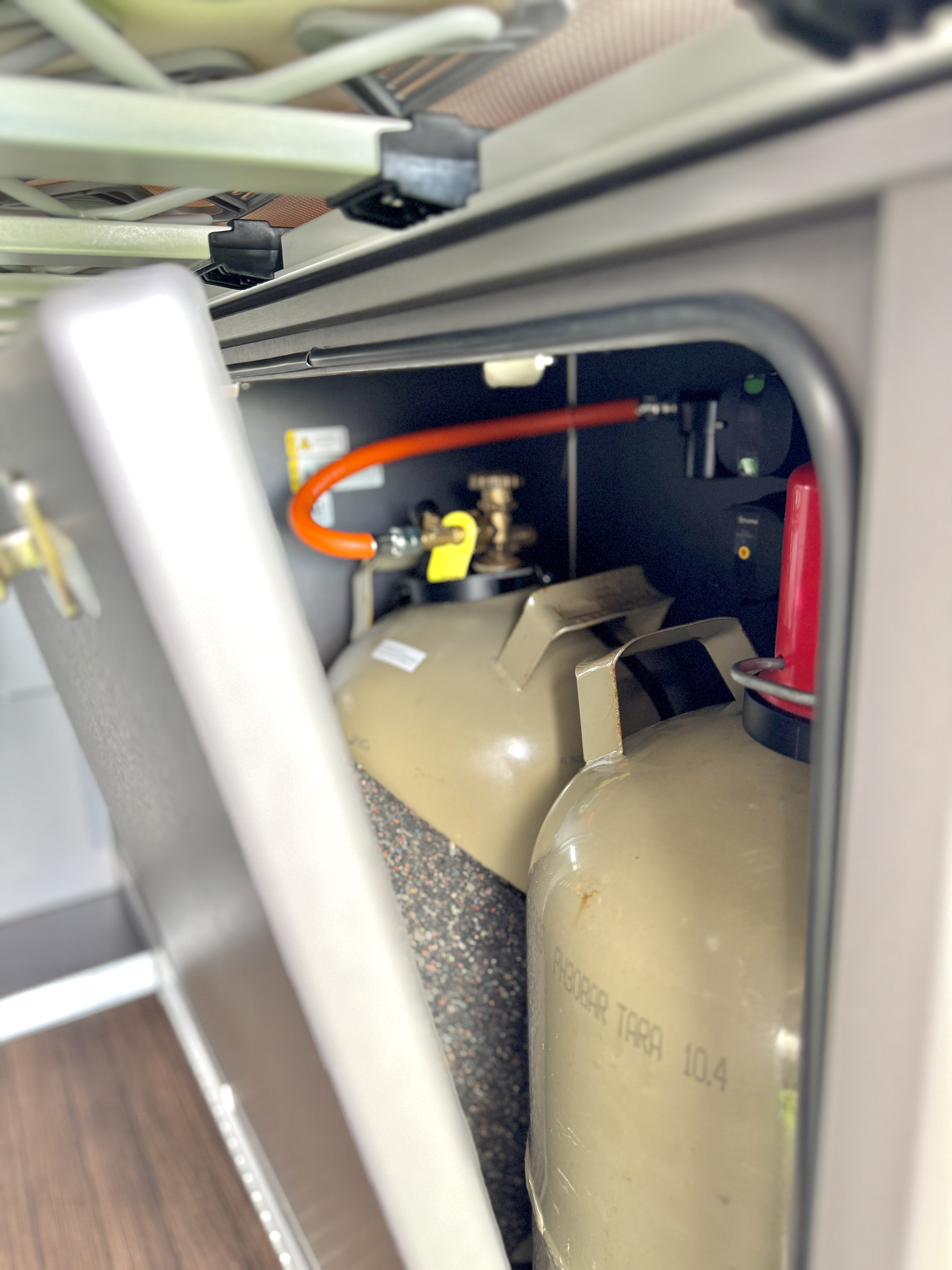 VW Crafter 2025 – Camper für 4 Personen mieten in Monheim am Rhein – Diesel – Thumbnail 9