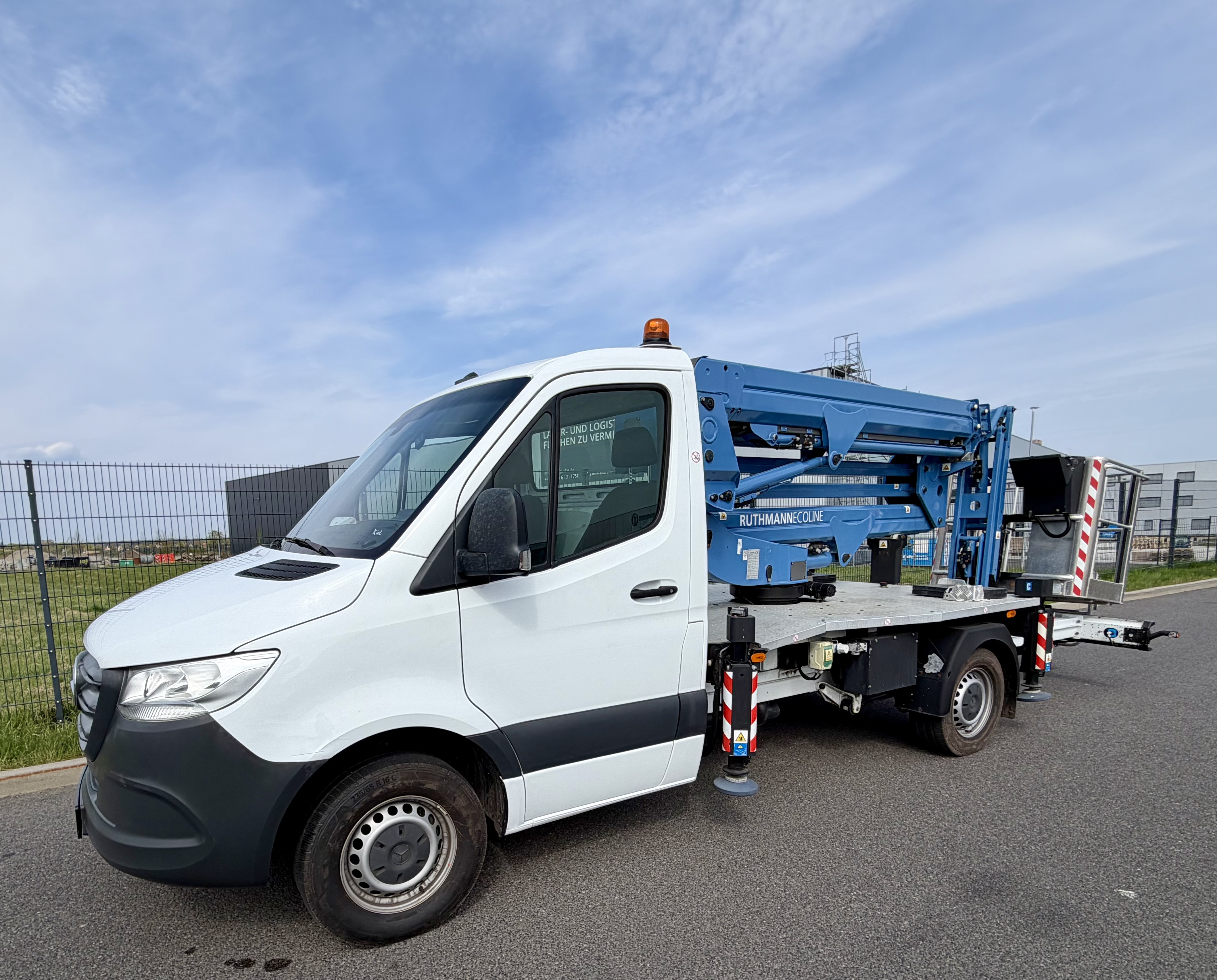 20m LKW Arbeitsbühne Hubsteiger Hubarbeitsbühne Lift mieten in Berlin – 4