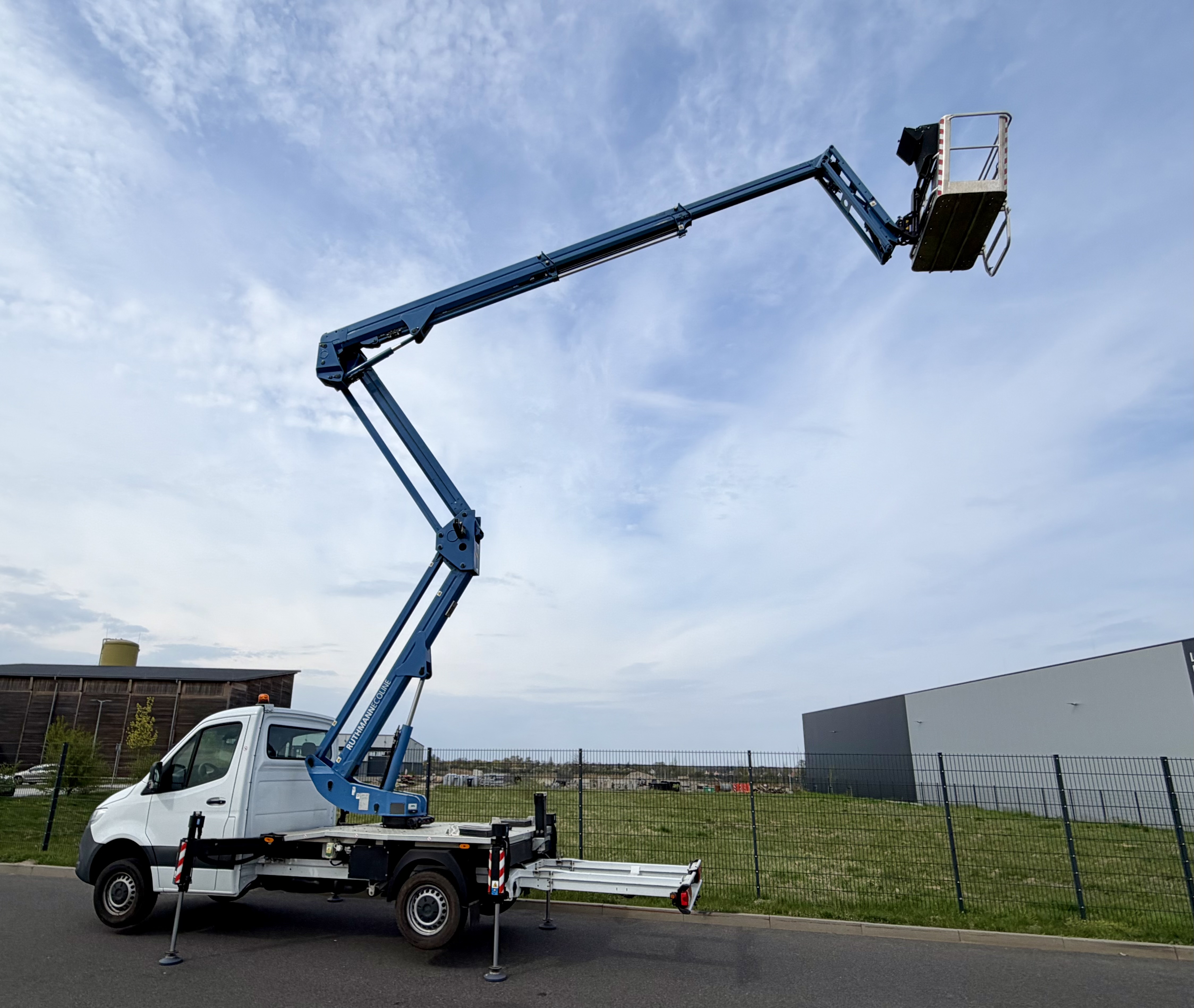 20m LKW Arbeitsbühne Hubsteiger Hubarbeitsbühne Lift mieten in Berlin – 2