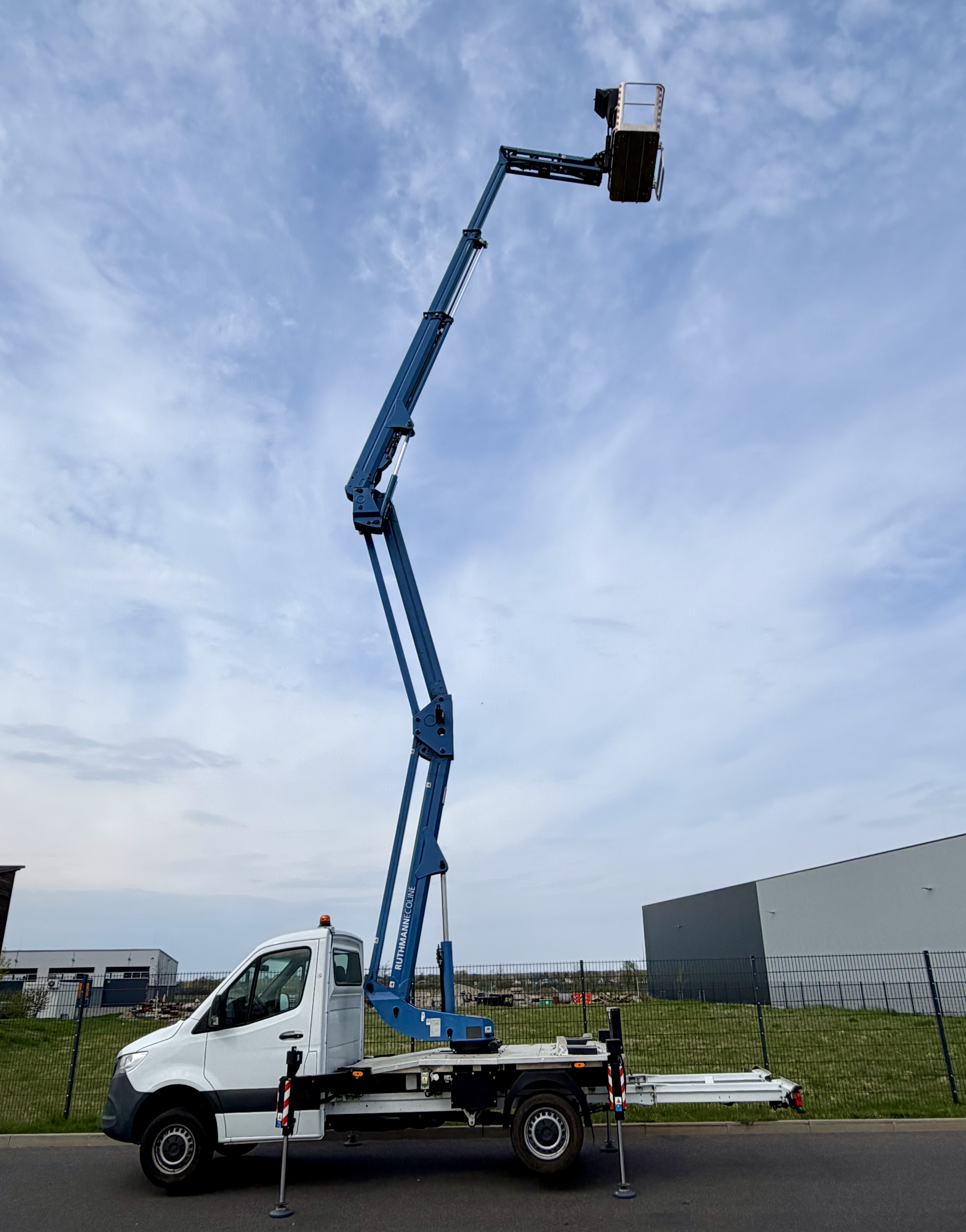 20m LKW Arbeitsbühne Hubsteiger Hubarbeitsbühne Lift mieten in Berlin – 3