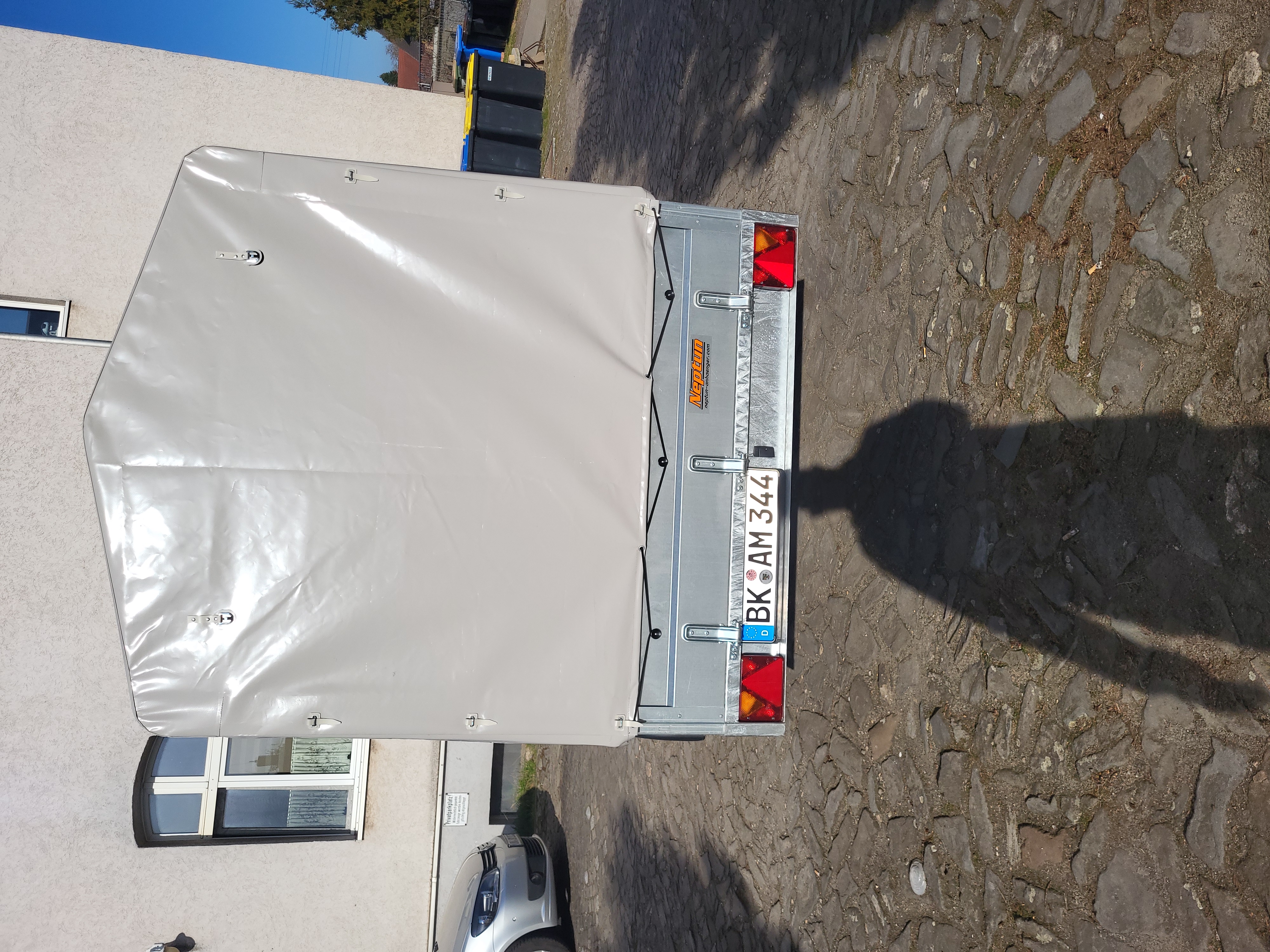 750 kg Anhänger mit Hochplane L253 x B150 x H150 mieten in Groß Ammensleben – 2