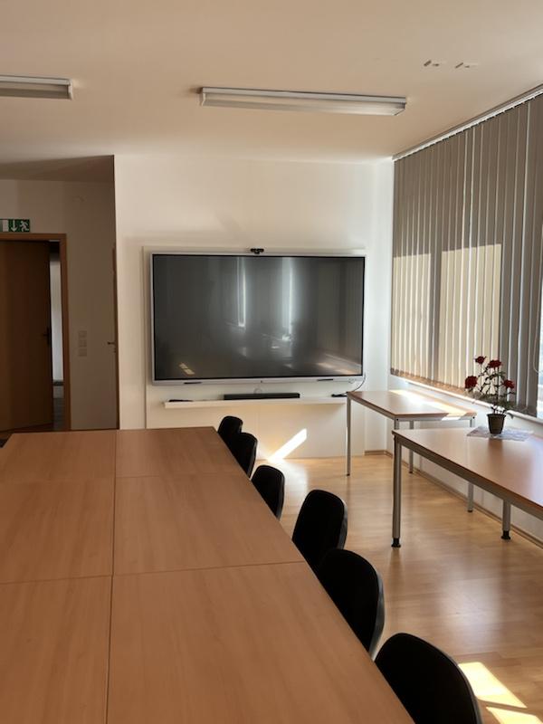 Modern ausgestatteter Seminar- / Schulungsraum bis mieten in Limbach-Oberfrohna – 3
