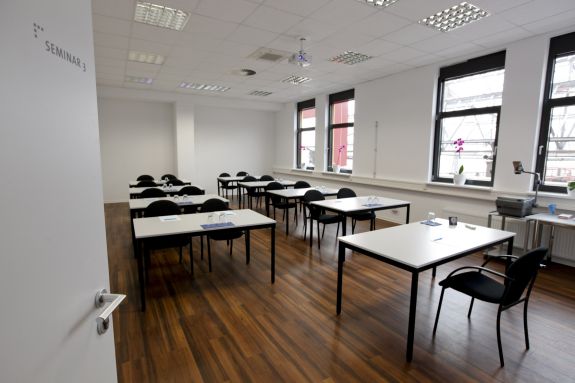 Seminarzentrum Studieninstitut für Kommunikation mieten in Düsseldorf – Bis 100m²