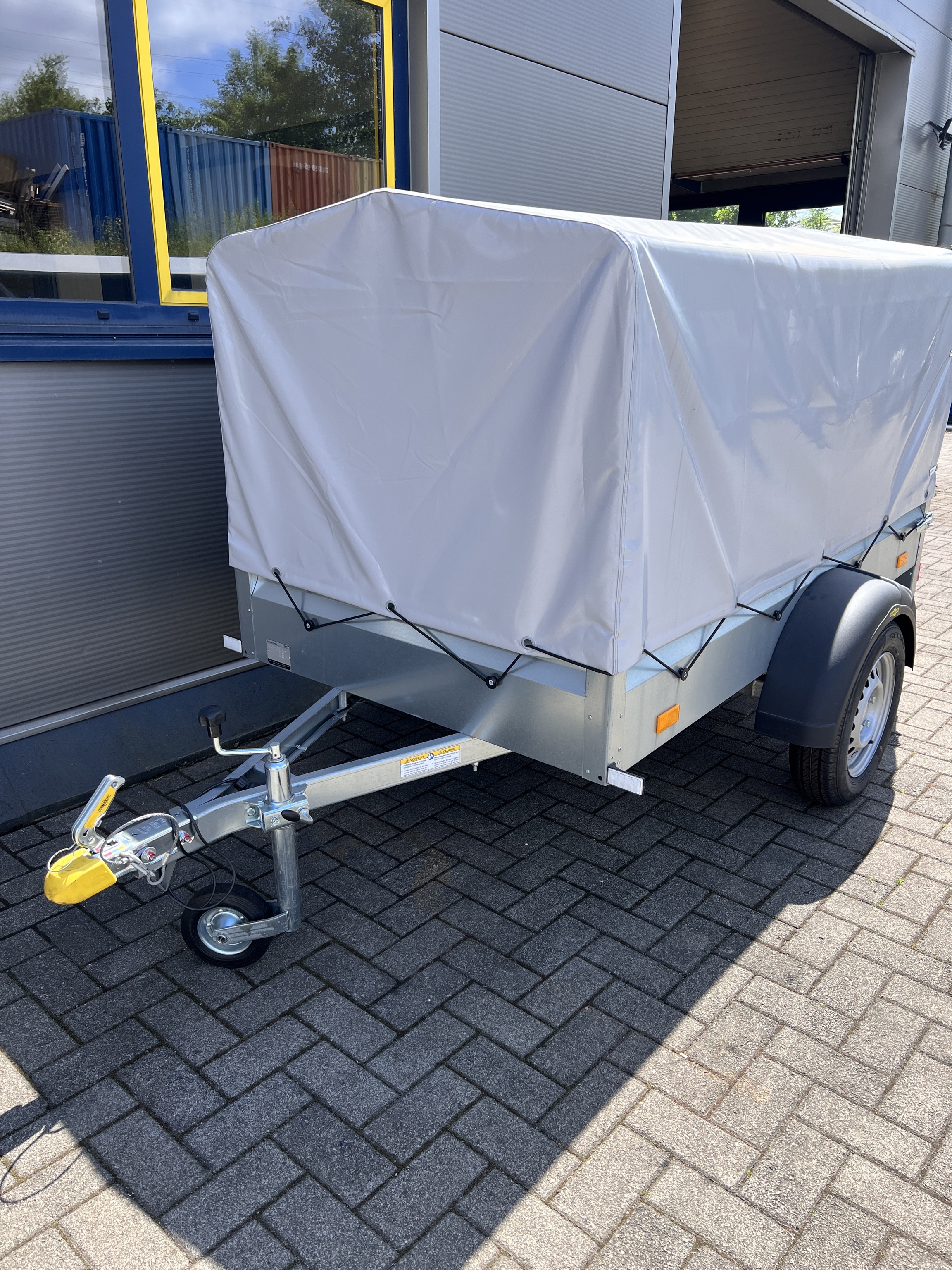 Anhänger 750 kg mieten in Saarbrücken – Keine Anfahrtskosten inbegriffen