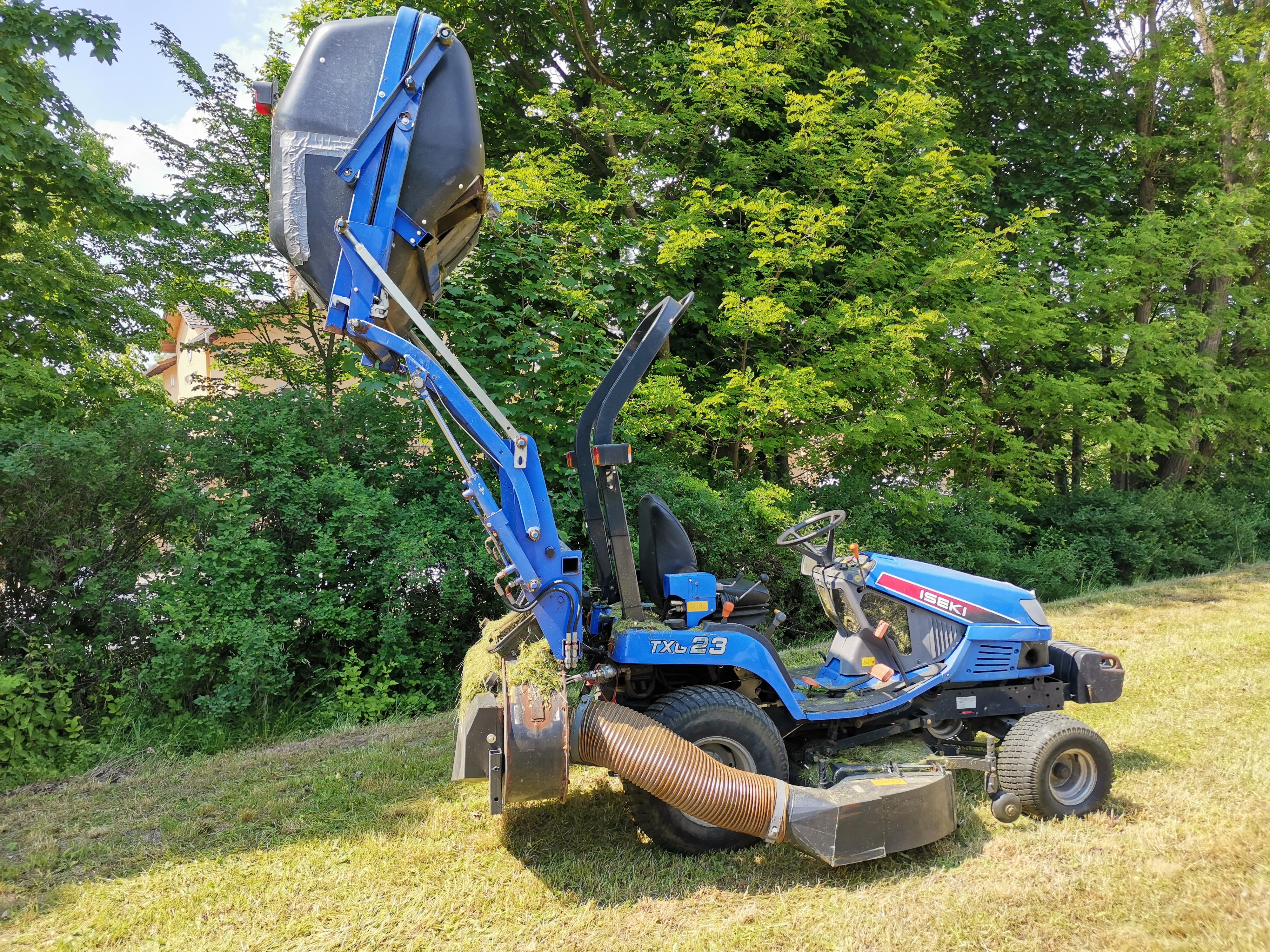 Iseki Rasentraktor mit Hochentladung mieten in Pulsnitz – Thumbnail 14