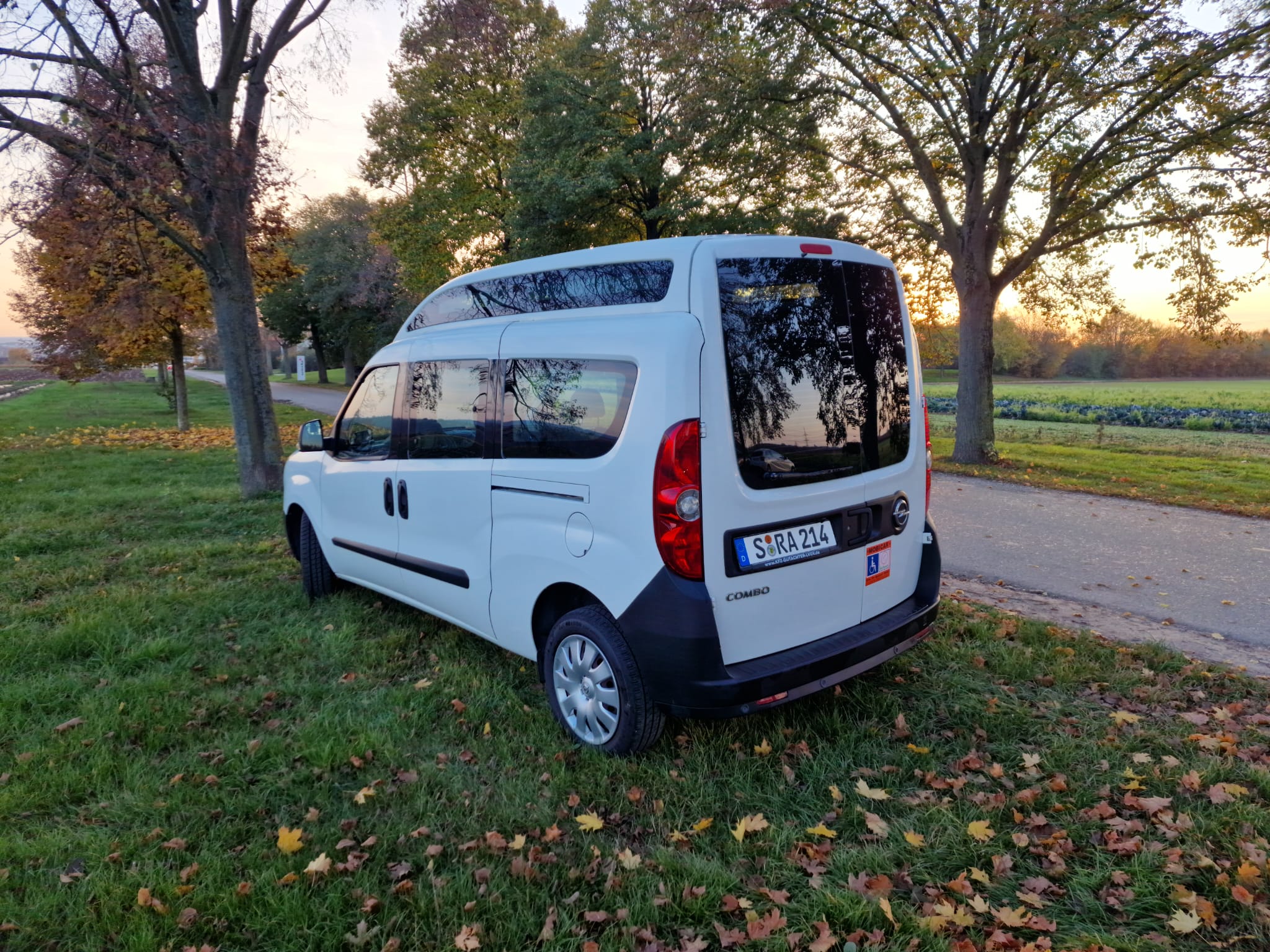 Rollstuhlauto Rollstuhltransporter Behindertengerecht mieten in Stuttgart – 3