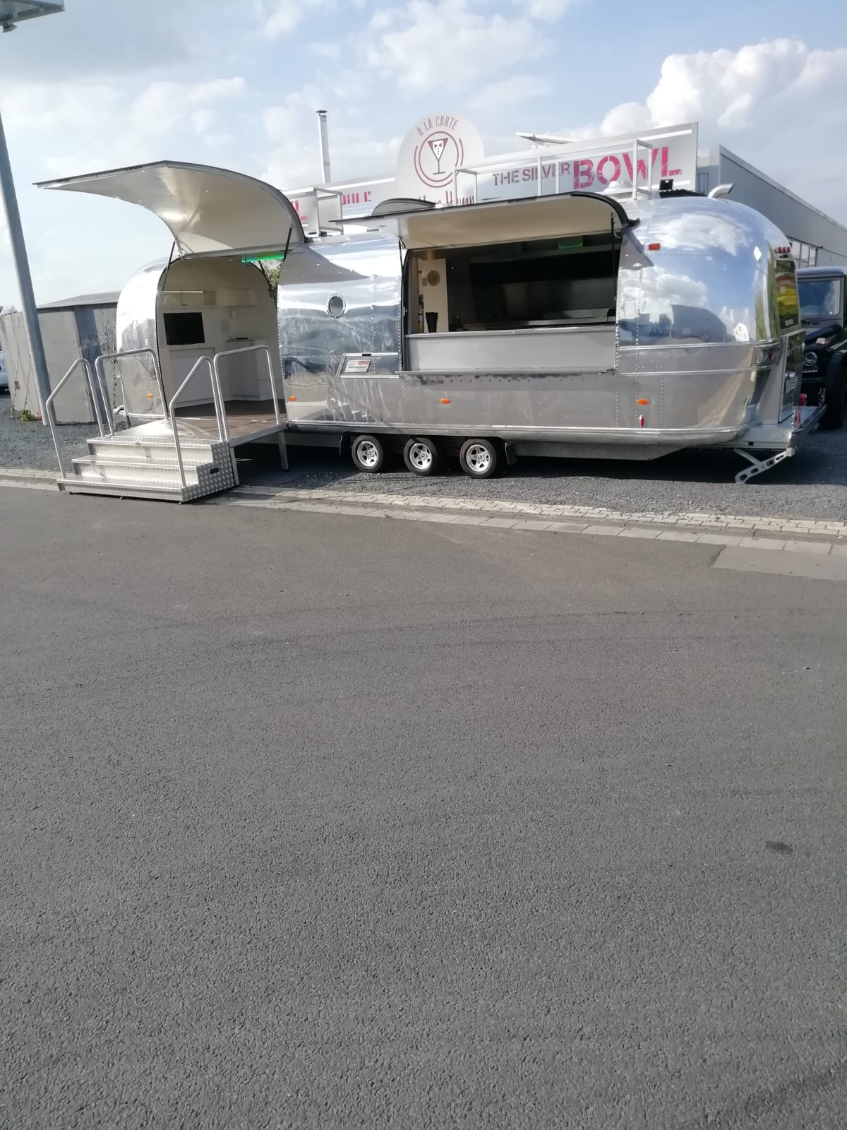 Promotrailer , Foodtruck, Mobile-Küche, Mobile-Bar mieten in Kerpen – Catering