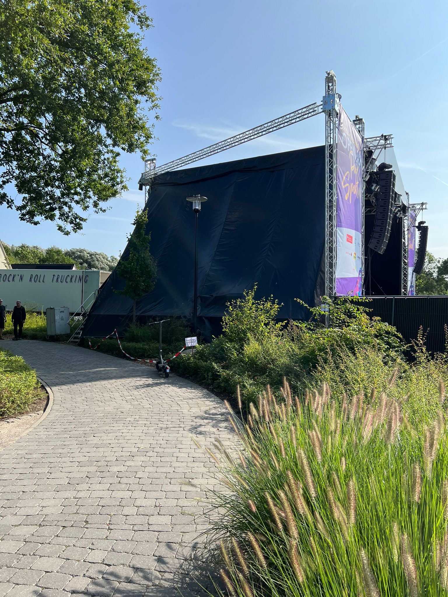 Open-Air Bühne 12x10m Satteldach mieten in Bad Pyrmont – 120-220m² – 4
