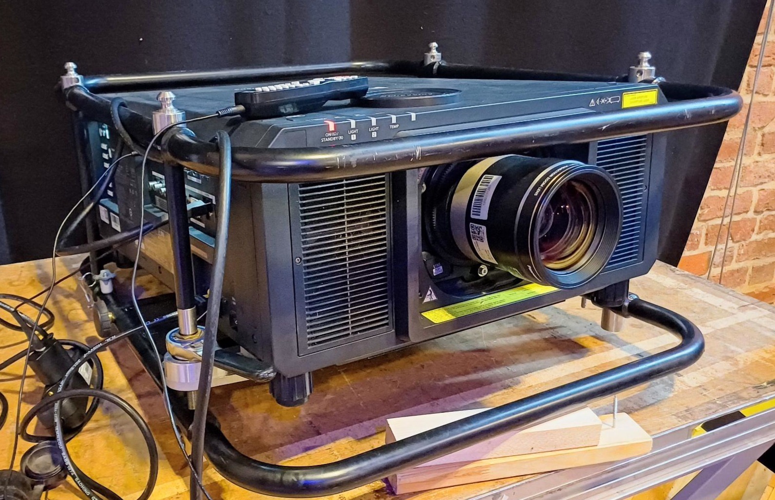 Laser Beamer Kinoqualität Panasonic PT-RZ21 K mieten in Dessau-Roßlau – 20.000 – 3