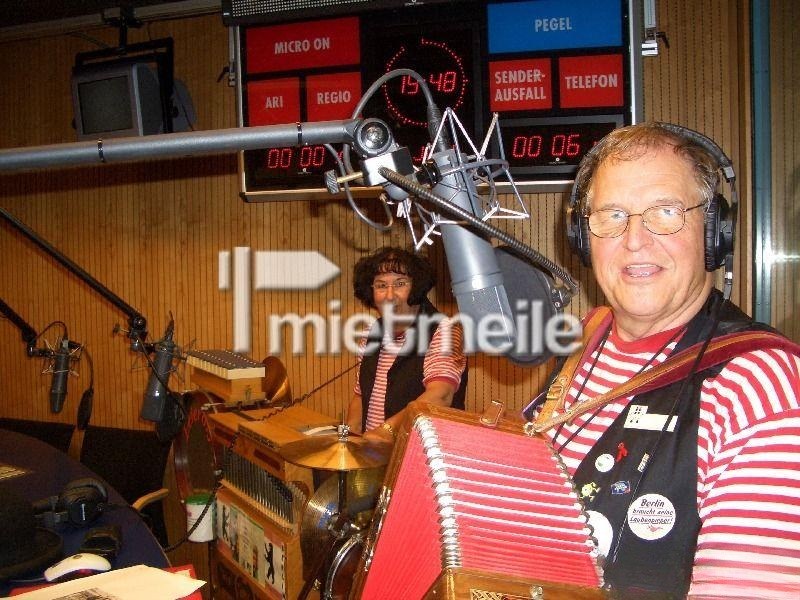 Drehorgel & Akkordeon.DAS DUO MIT PAULA & ORJE mieten in Falkensee