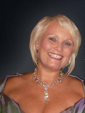 Hochzeitssängerin mit traumhaft schöner Stimme mieten in Krefeld