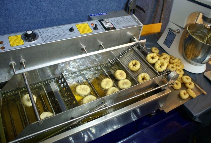 Donut-Roboter-Vollautomat Donutmaschine Donut mieten in Hohnhorst Ohndorf – 3