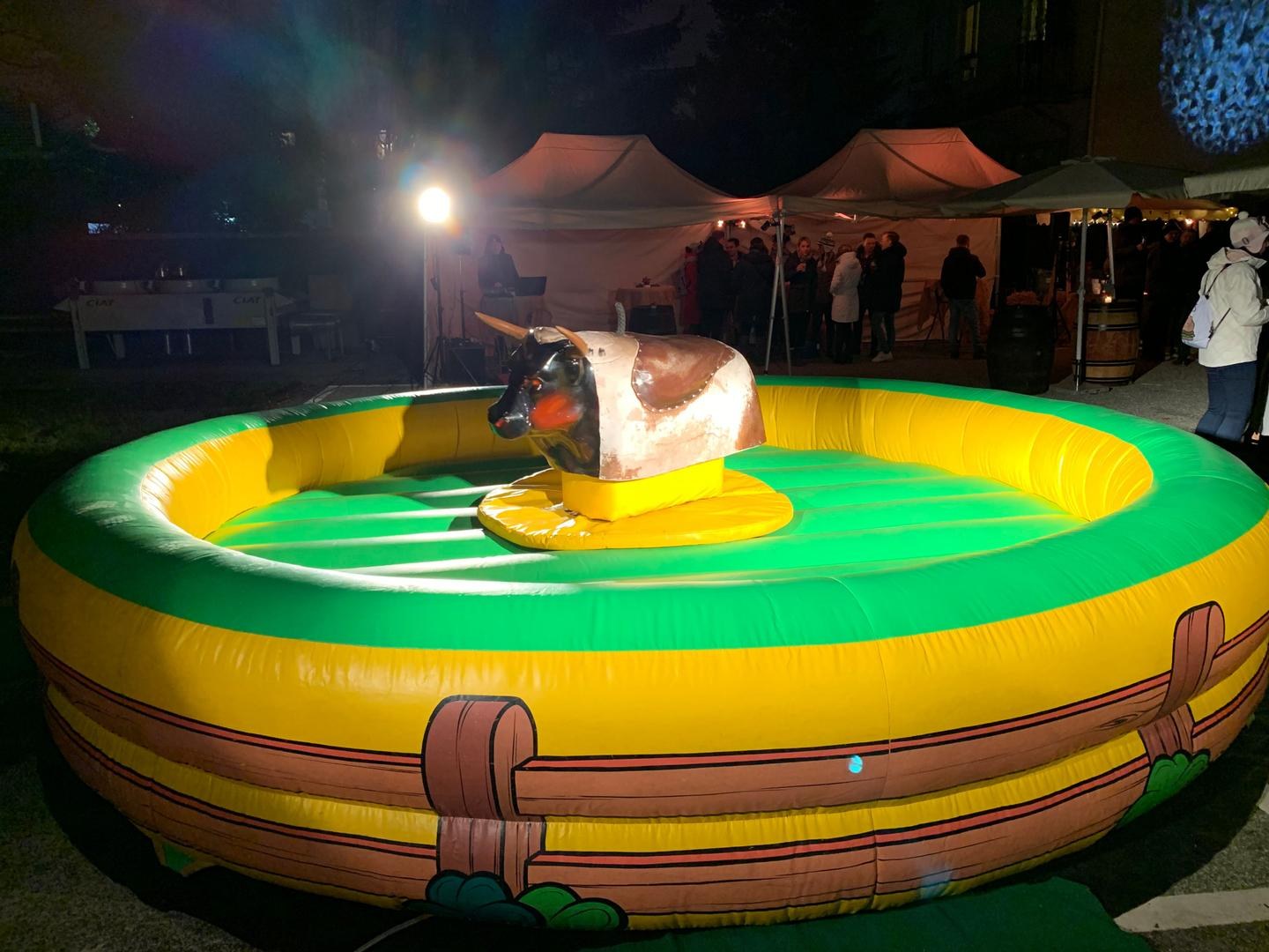 Bullriding Rodeo Anlage Bullen reiten mieten in Großharrie