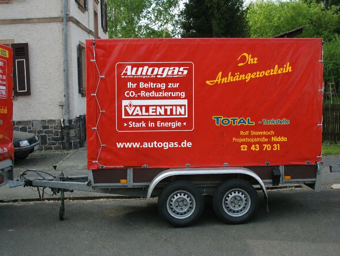 Anhänger mit Plane und Spriegel Mittel mieten in Nidda
