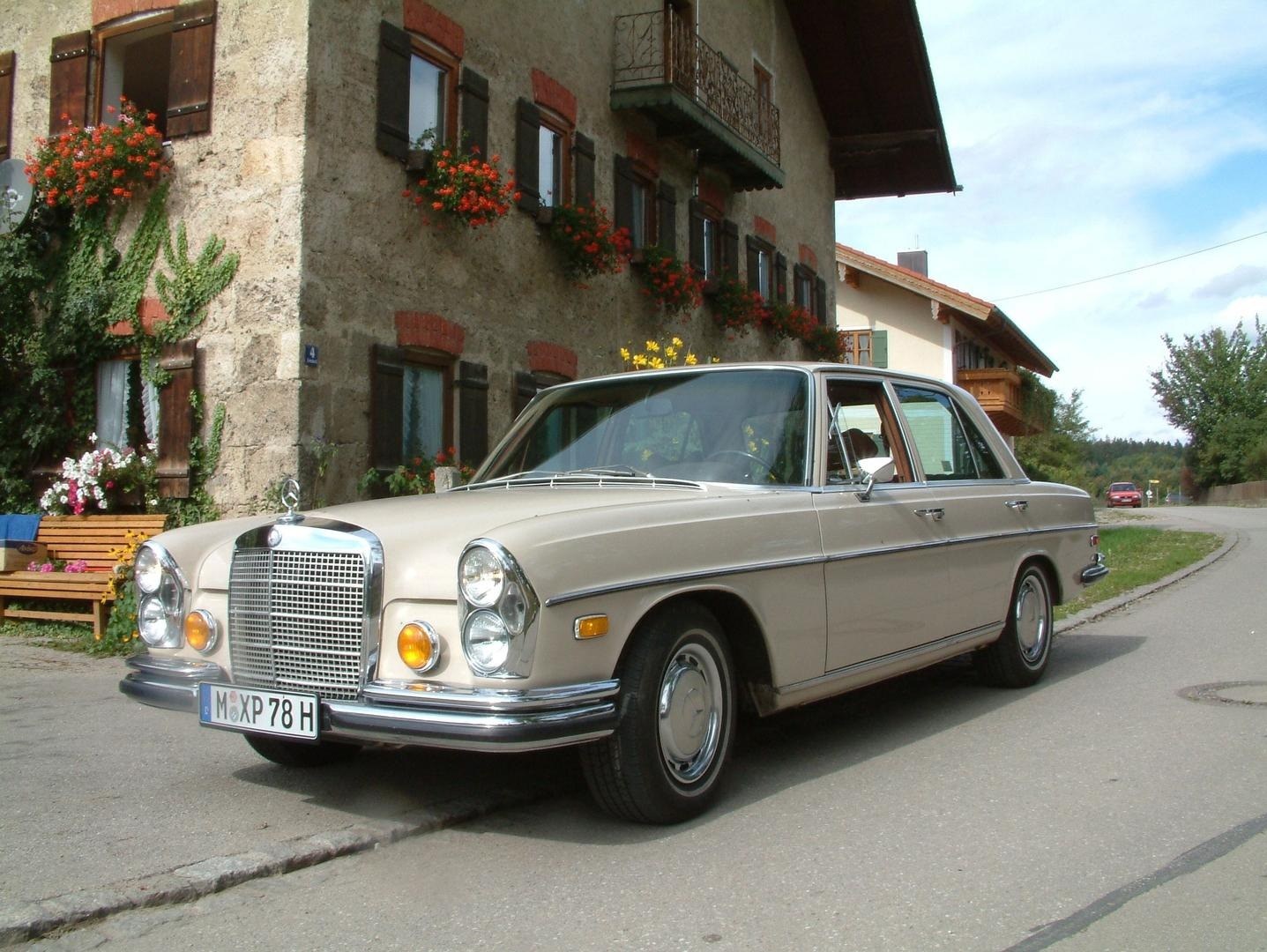 Mercedes Benz 280 SE 4.5 mieten in Kirchheim bei München