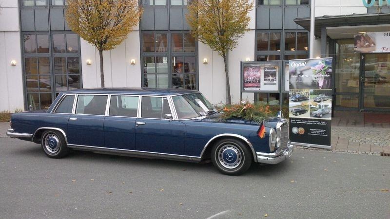 Mercedes 600 Pullman (W 100) mit Chauffeur mieten in Ansbach
