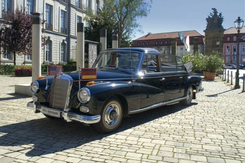 Mercedes 300 d Adenauer Landaulet mit Chauffeur mieten in Ansbach