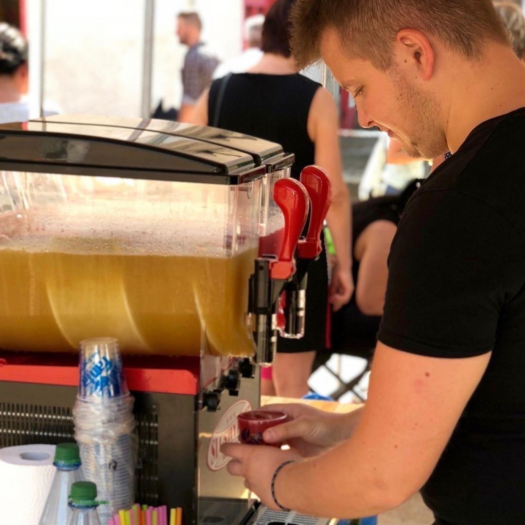 Slush Eis Maschine - Groß mieten in Glauchau – Fun Food fürs Fest