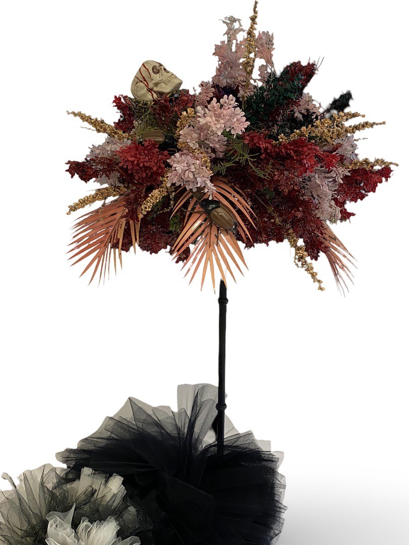 Halloween Blumen Arrangement auf Ständer mieten in Berlin – 2