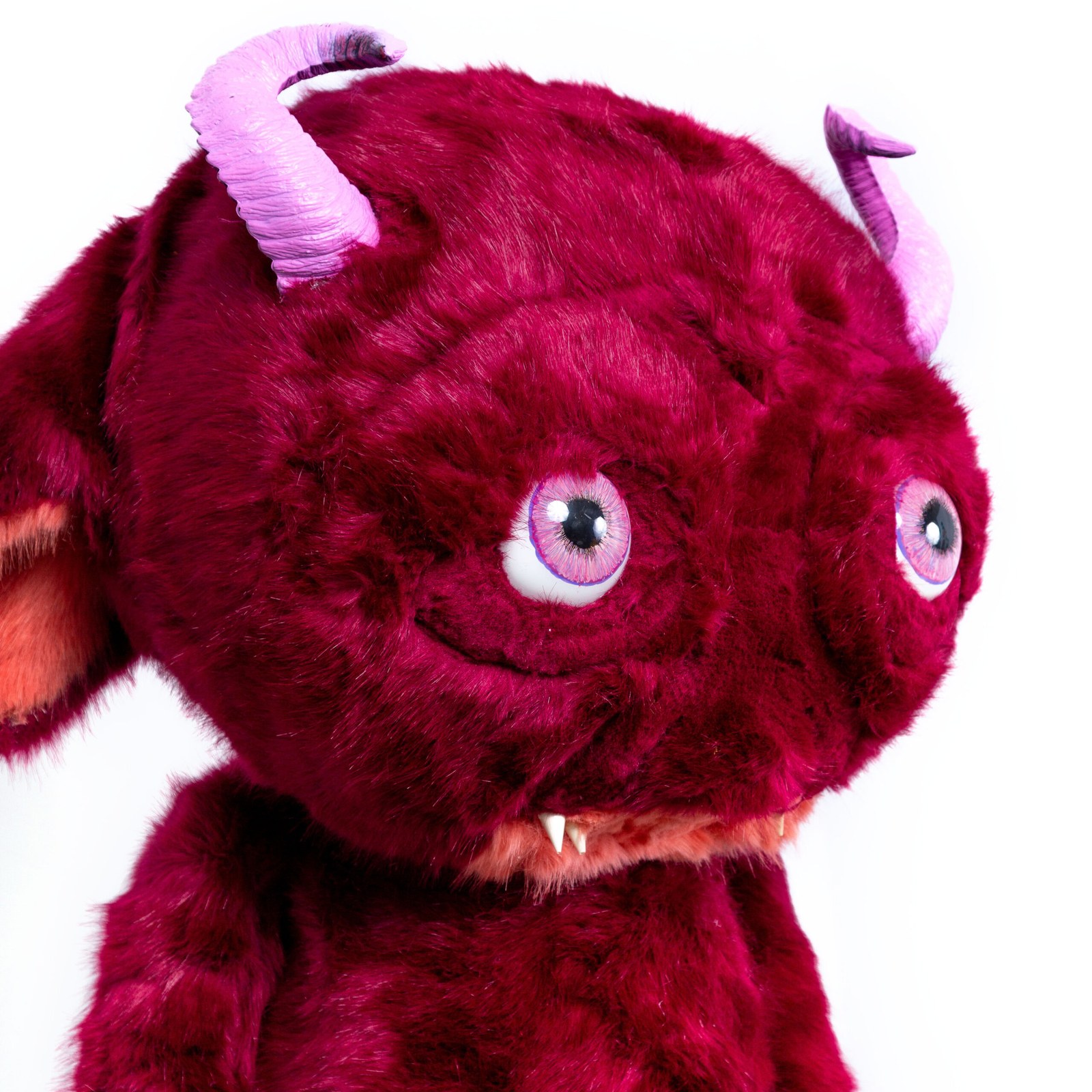 Monster "Idi" bordeaux mieten in Berlin bei unserem Team – 2