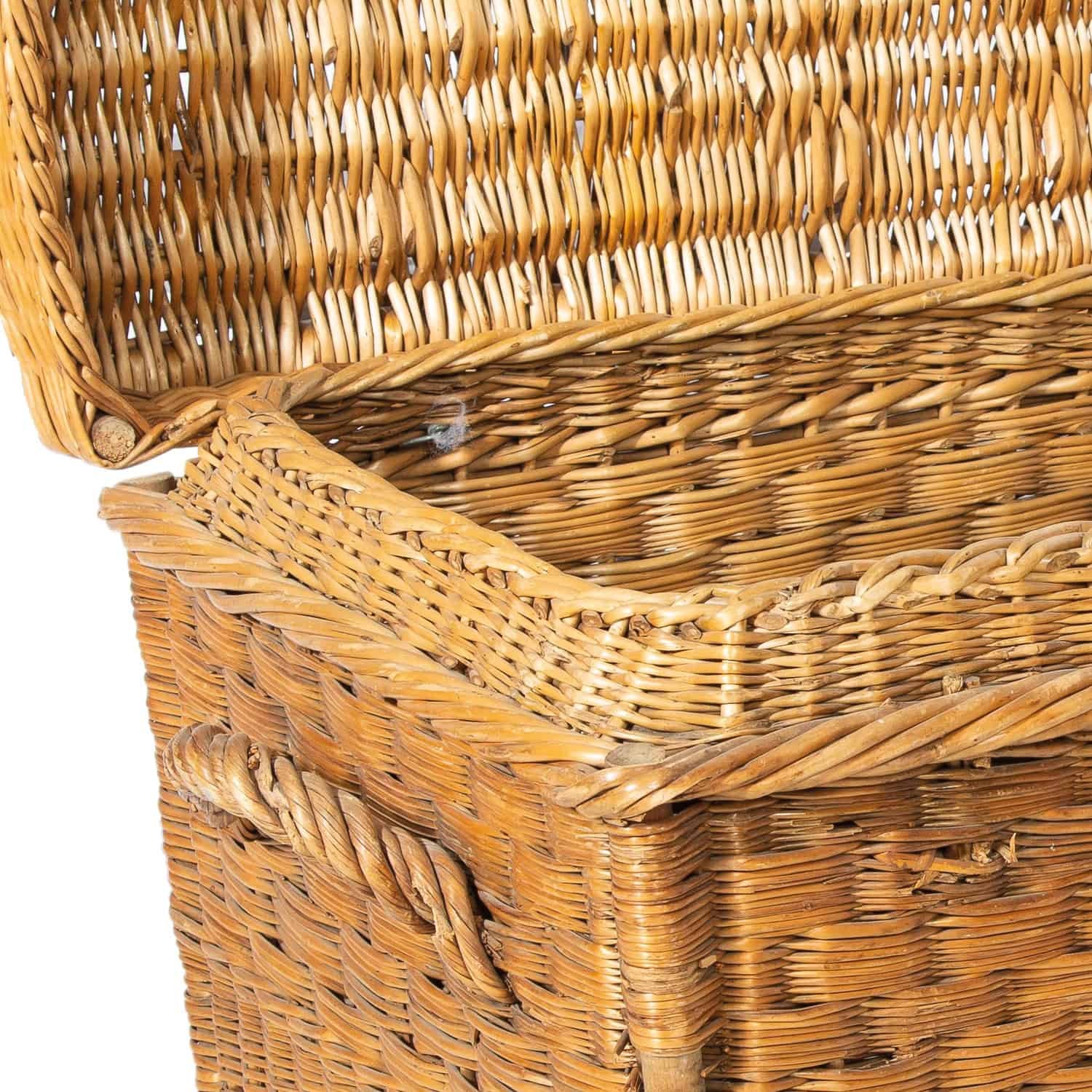 Rattan Truhe mieten in Berlin bei unserem Team – 3