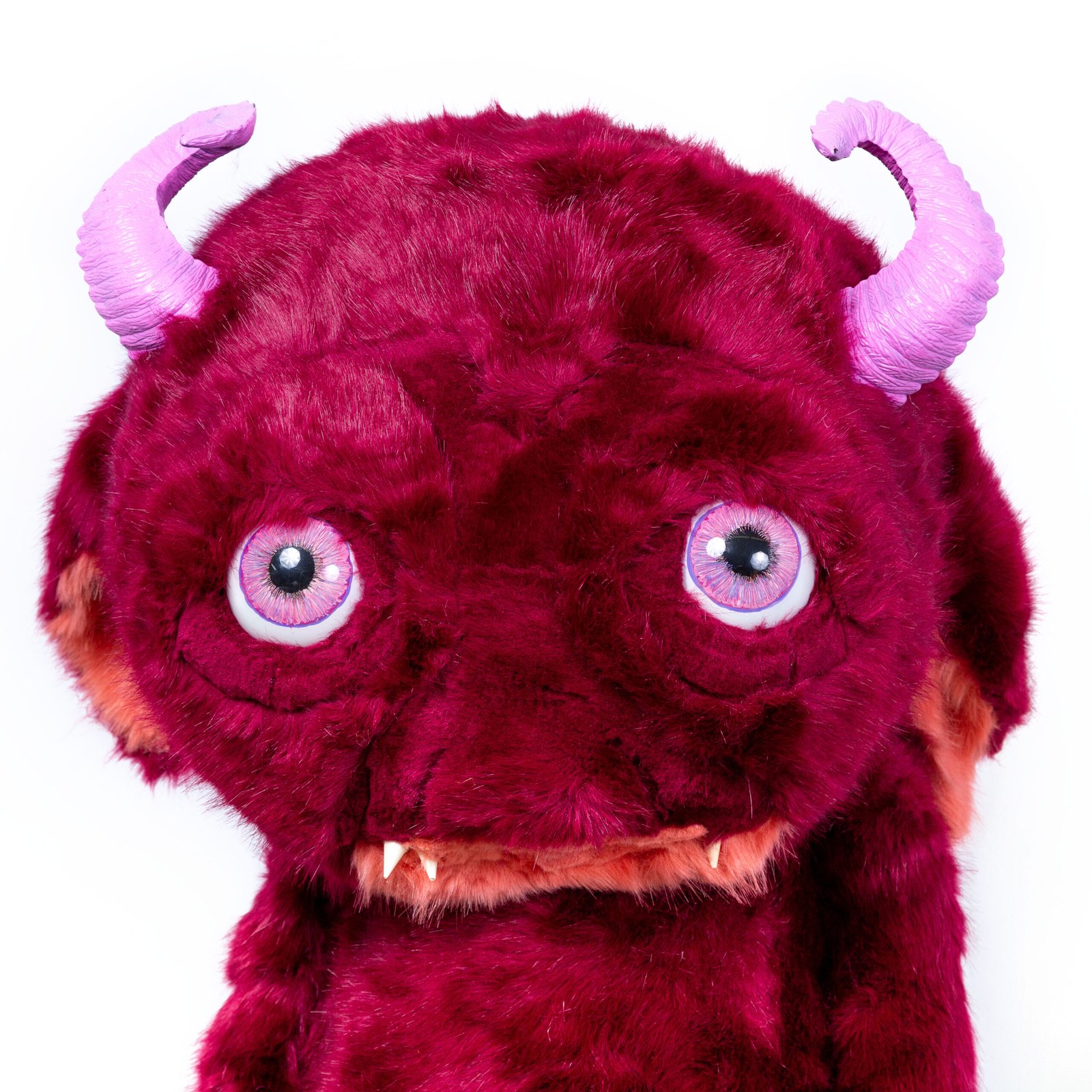 Monster "Idi" bordeaux mieten in Berlin bei unserem Team – 3
