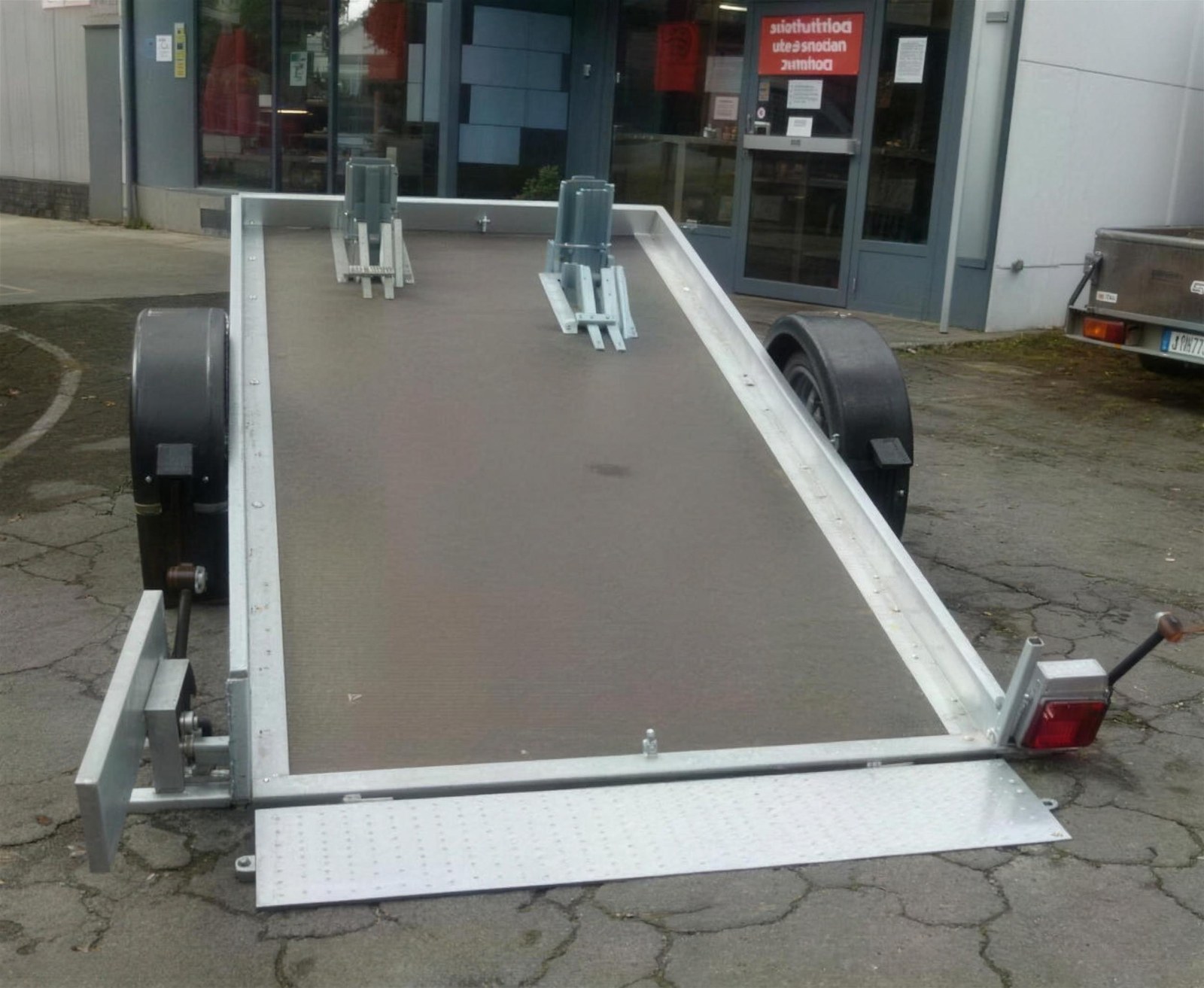 Motorradanhänger kippbar 1-2 Motorräder 1300 kg gebremst - 100km/h Zul mieten