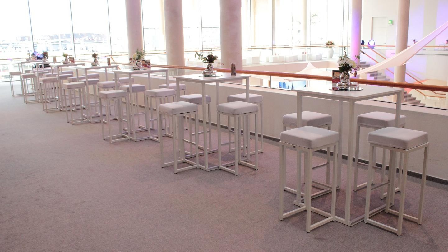 Stehtisch Kubo weiss, 70x70x110cm (BxTxH) mieten in Endingen am Kaiserstuhl – 3