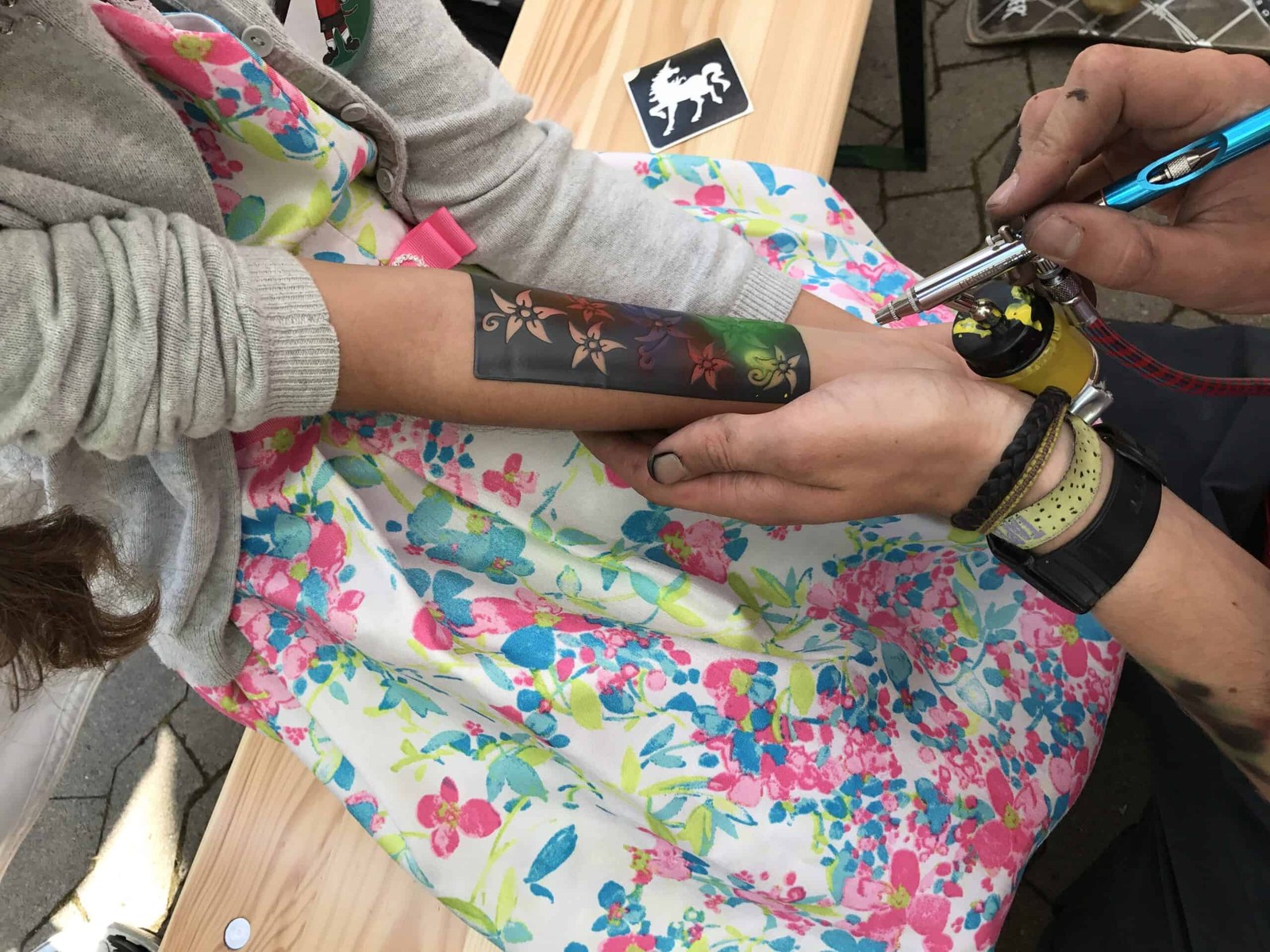 Airbrush Tattoos Schwarz mieten in Hannover – Mietartikel