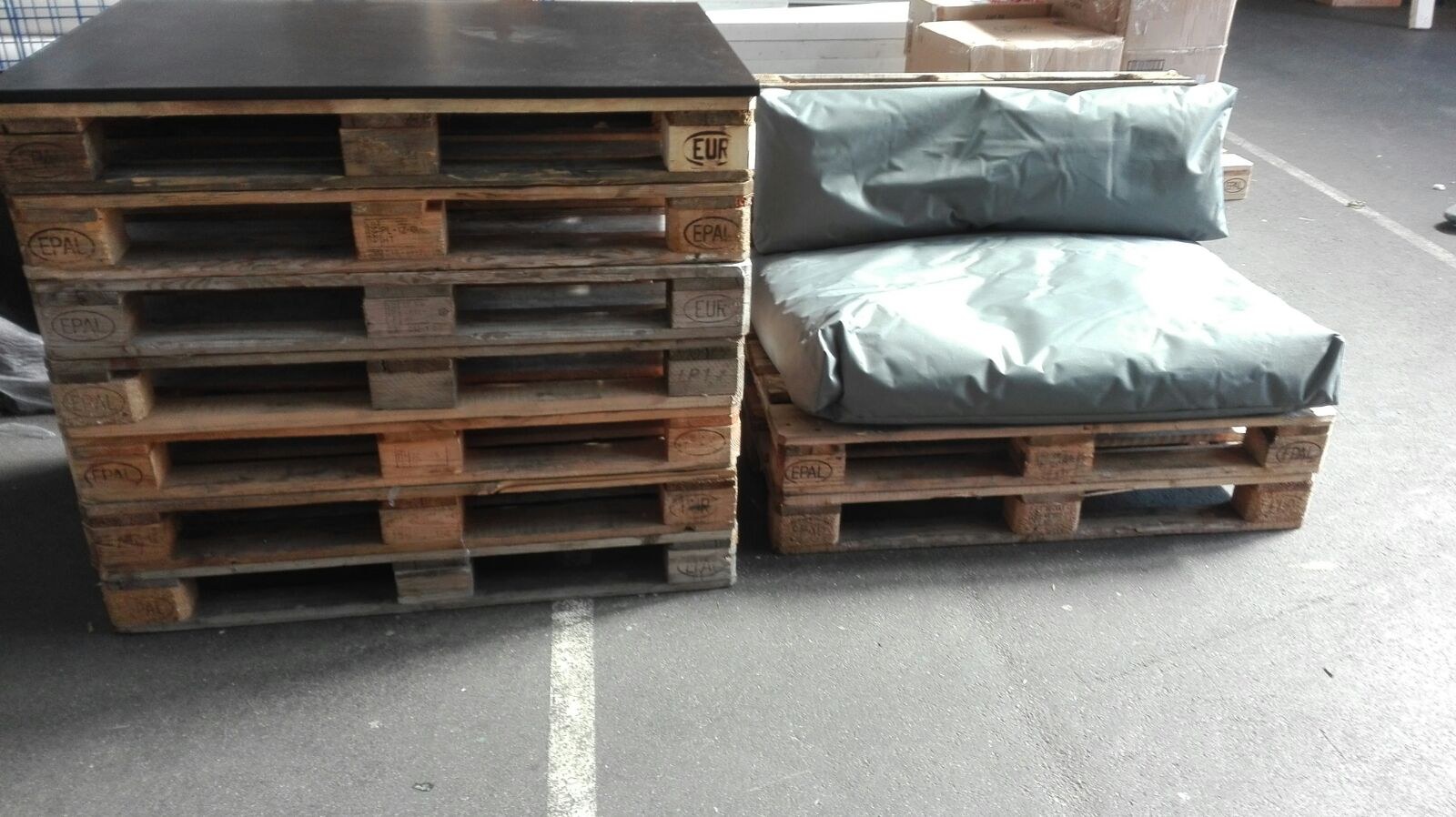Paletten Möbel Tisch mieten in Bergkirchen
