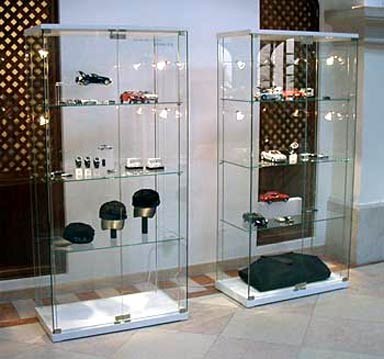 Vitrine Hamburg mieten in Bergkirchen bei unserem Team