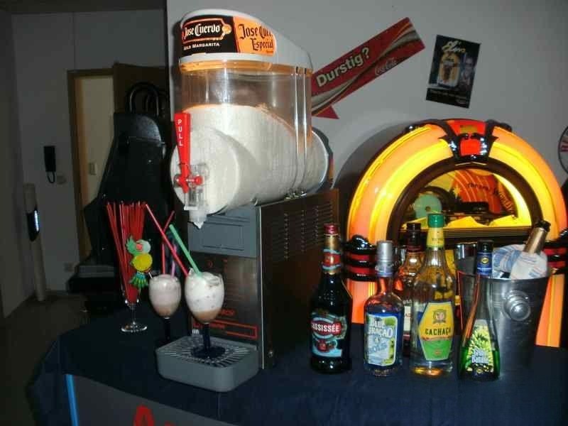 Dekofigur, großer "Haikopf", Frankfurt, Mainz, Wiesbaden mieten in Gin – 2