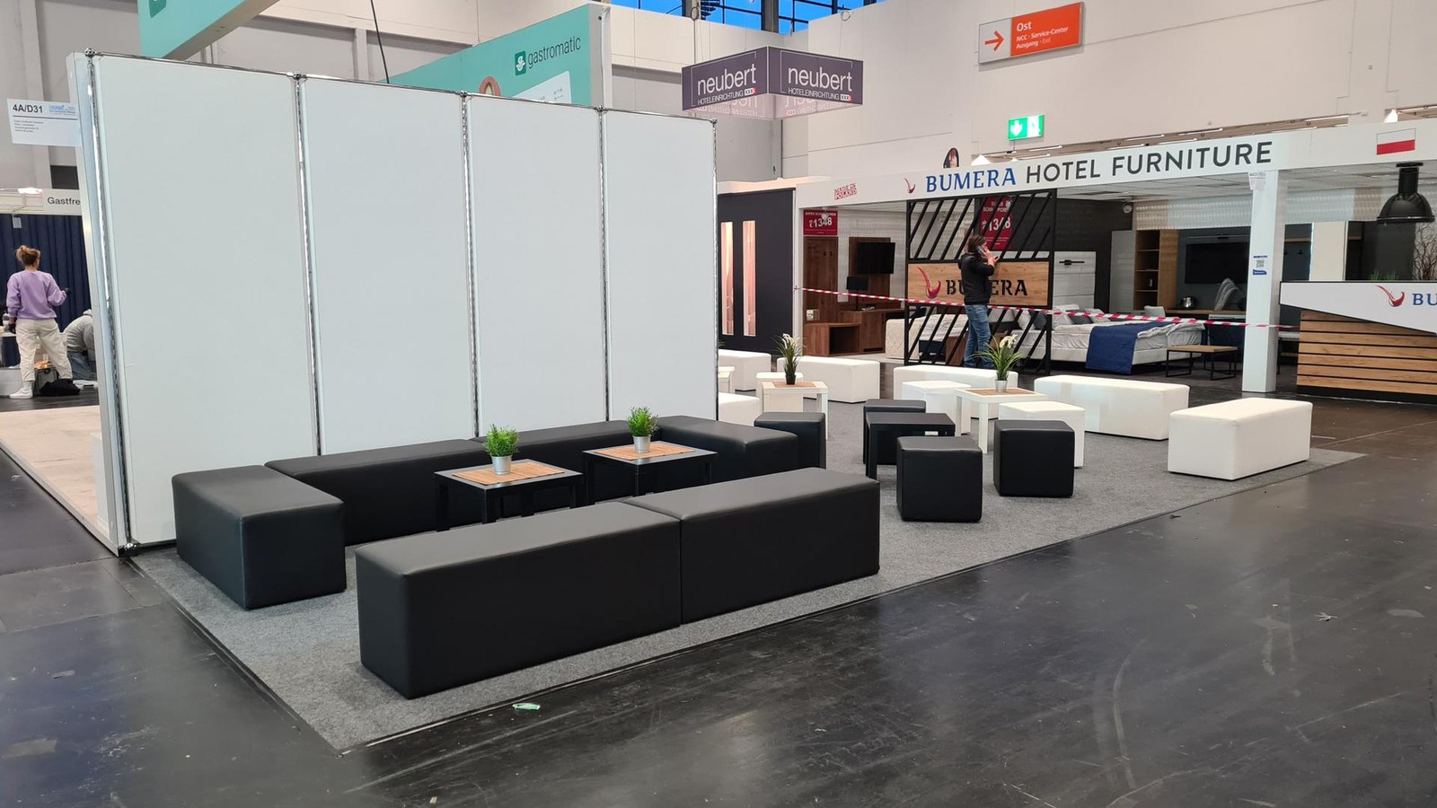 Loungemöbel Set, Sitzbank, Sitzwürfel, Loungetisch mieten in Neunkirchen am Sand – 2