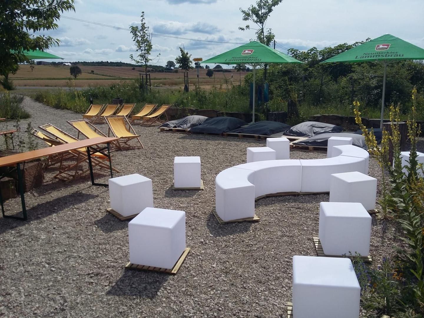 Outdoor Party Lounge Akkubetrieb /Sitzsäcke / Loungemöbel / Sitzkissen mieten – 3