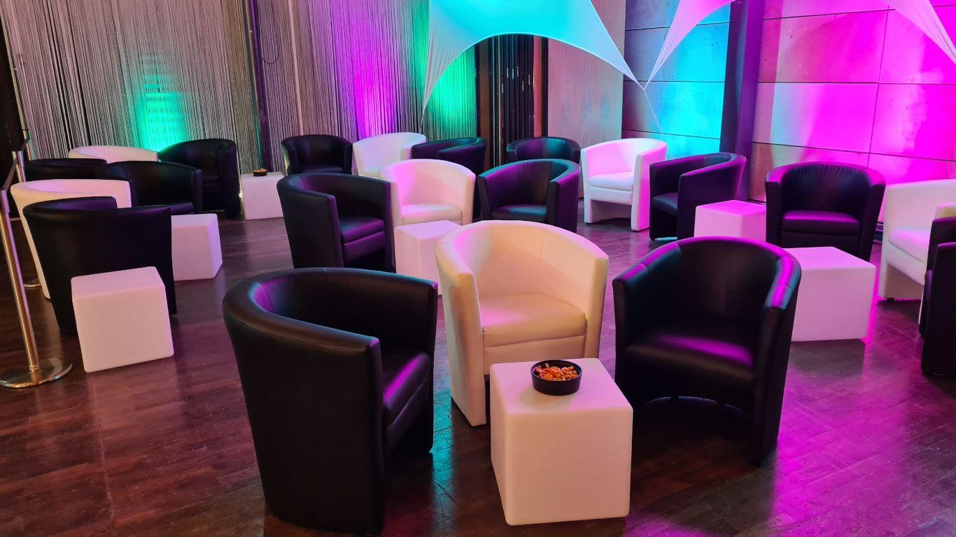 Loungemöbel Set, Cocktailstühle, Cocktailcouche, Loungetisch mieten in Neunkirchen am Sand – 2