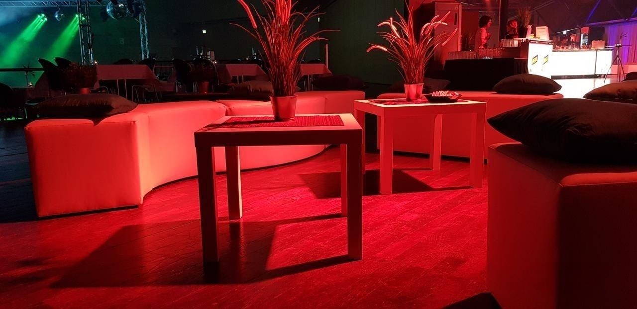 Lounge Sitzelement / Sitzbank / Swing weiß curved 60 / 30 und 90 Grad mieten
