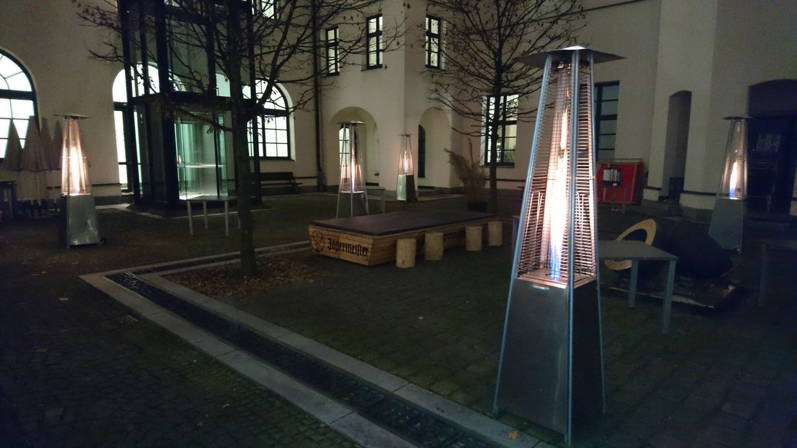 Heizpyramide / Wärmestrahler / Heizstrahler / Heizpilz / Heizung mieten