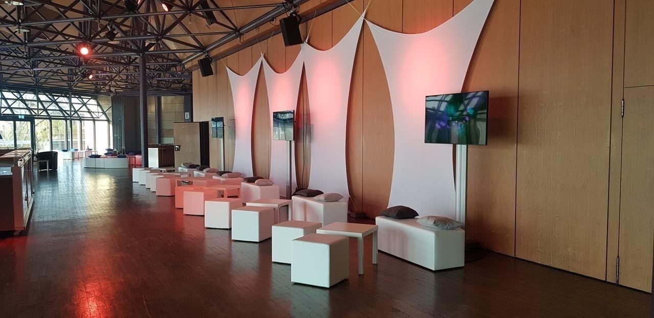 Lounge Sitzwürfel / Sitzhocker/ Sitz Cube / schwarz+weiß mieten in Neunkirchen am Sand – 3