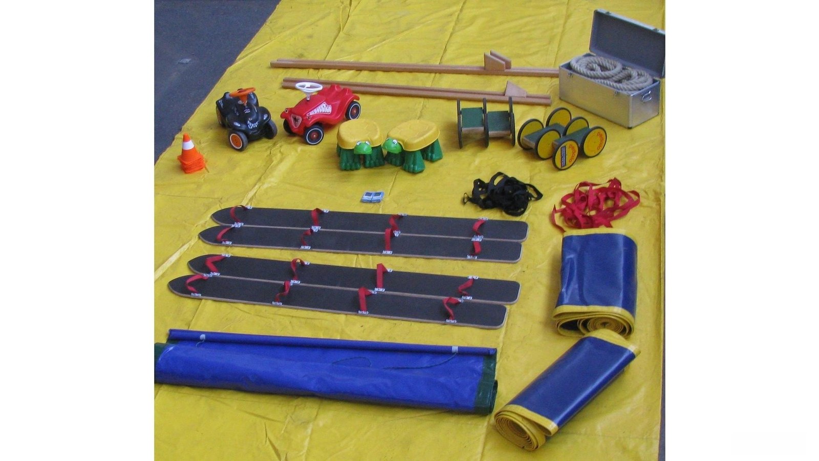 Wettkampfgerätepaket / Stelzen / Bobbycar / Pedalo / Rasenski / Mansch mieten in Hannover