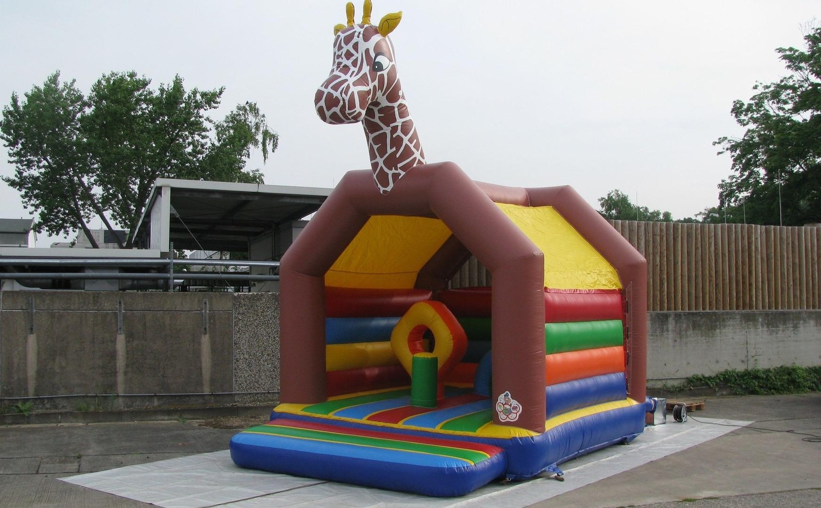 Hüpfburg 4,0 x 5,2 Multiplay Giraffe mieten in Hannover